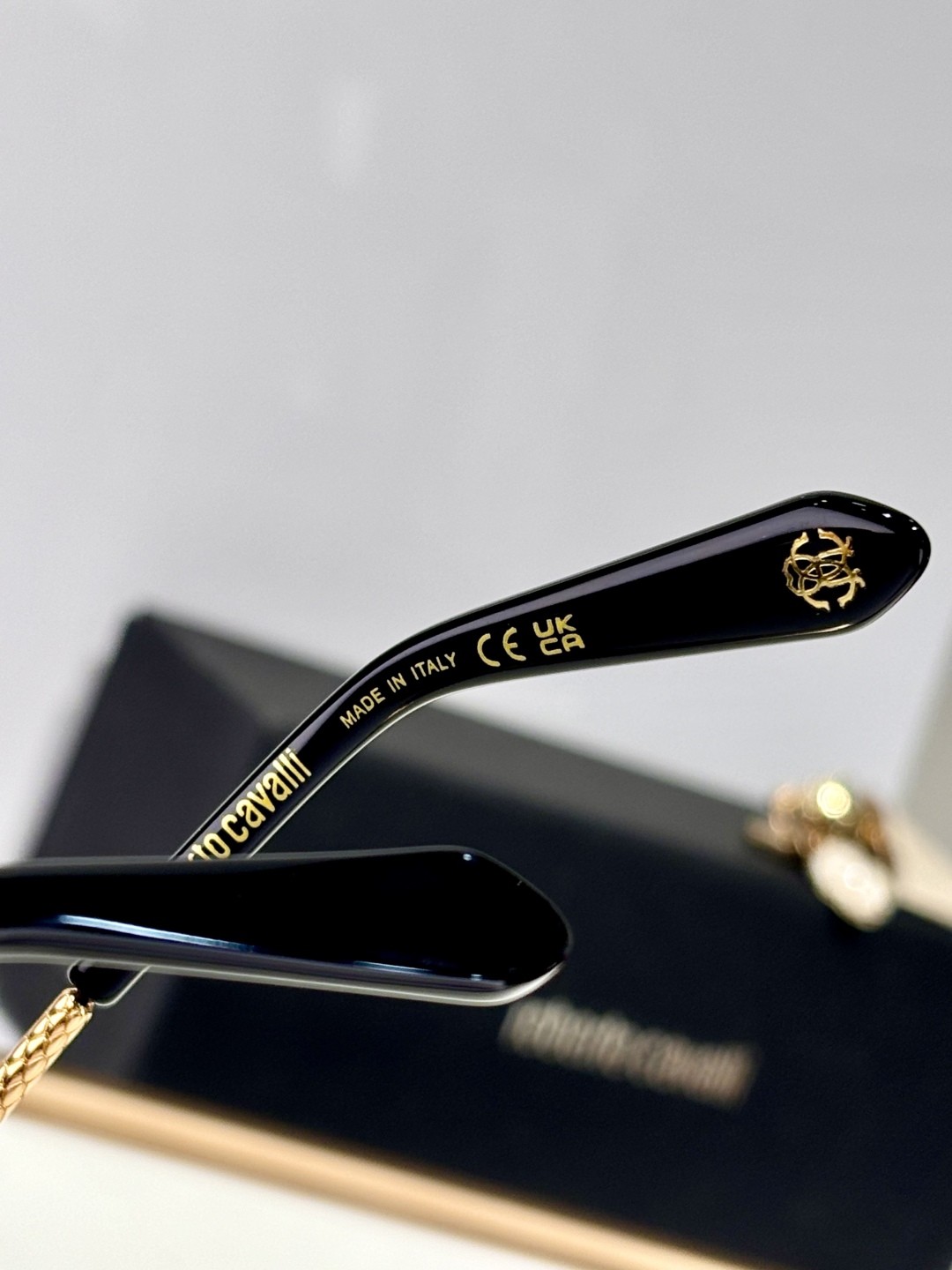  Roberto Cavalie*
MODEL：SRC036M
SIZE：57口17-145
