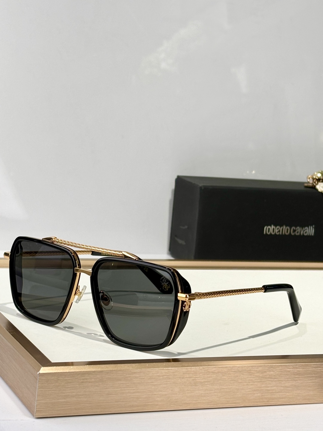  Roberto Cavalie*
MODEL：SRC036M
SIZE：57口17-145

