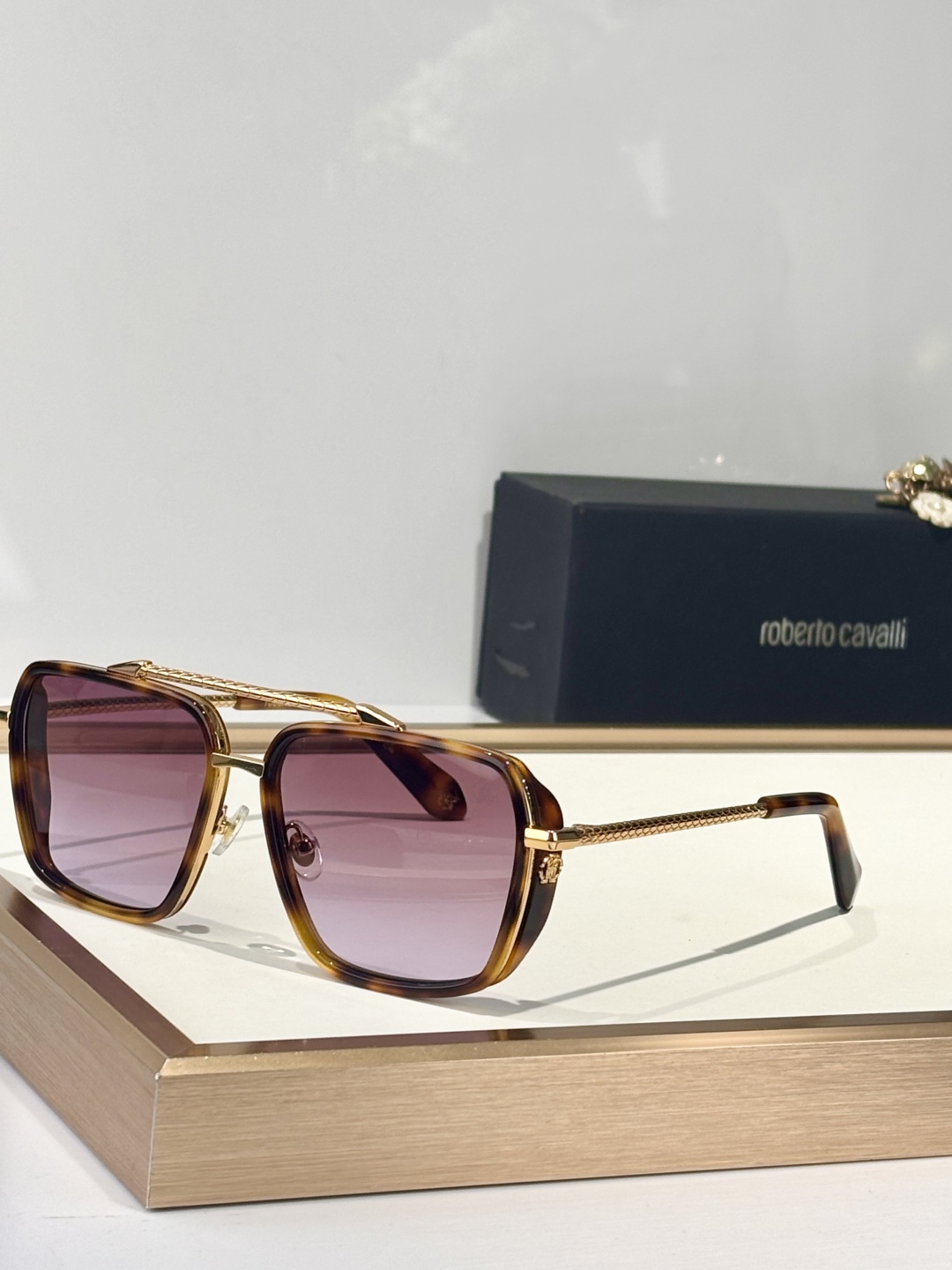 Roberto Cavalie*
MODEL：SRC036M
SIZE：57口17-145

