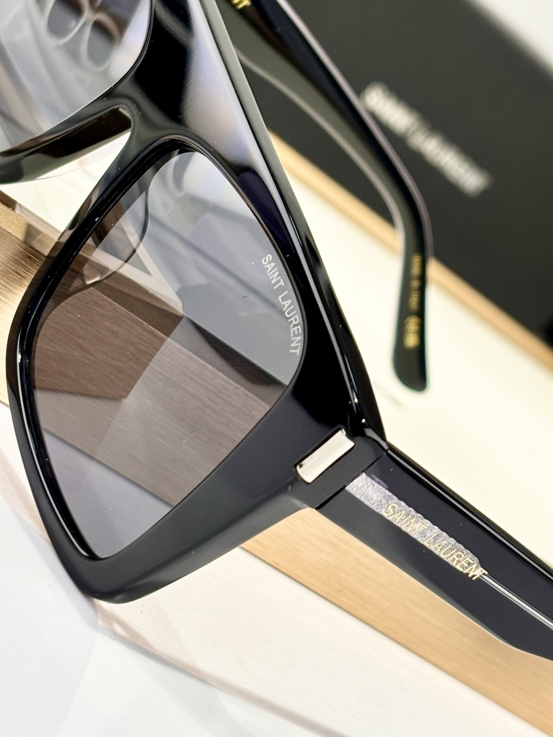  Saint Lauren*
Mod：SL
Size：58-17-145

