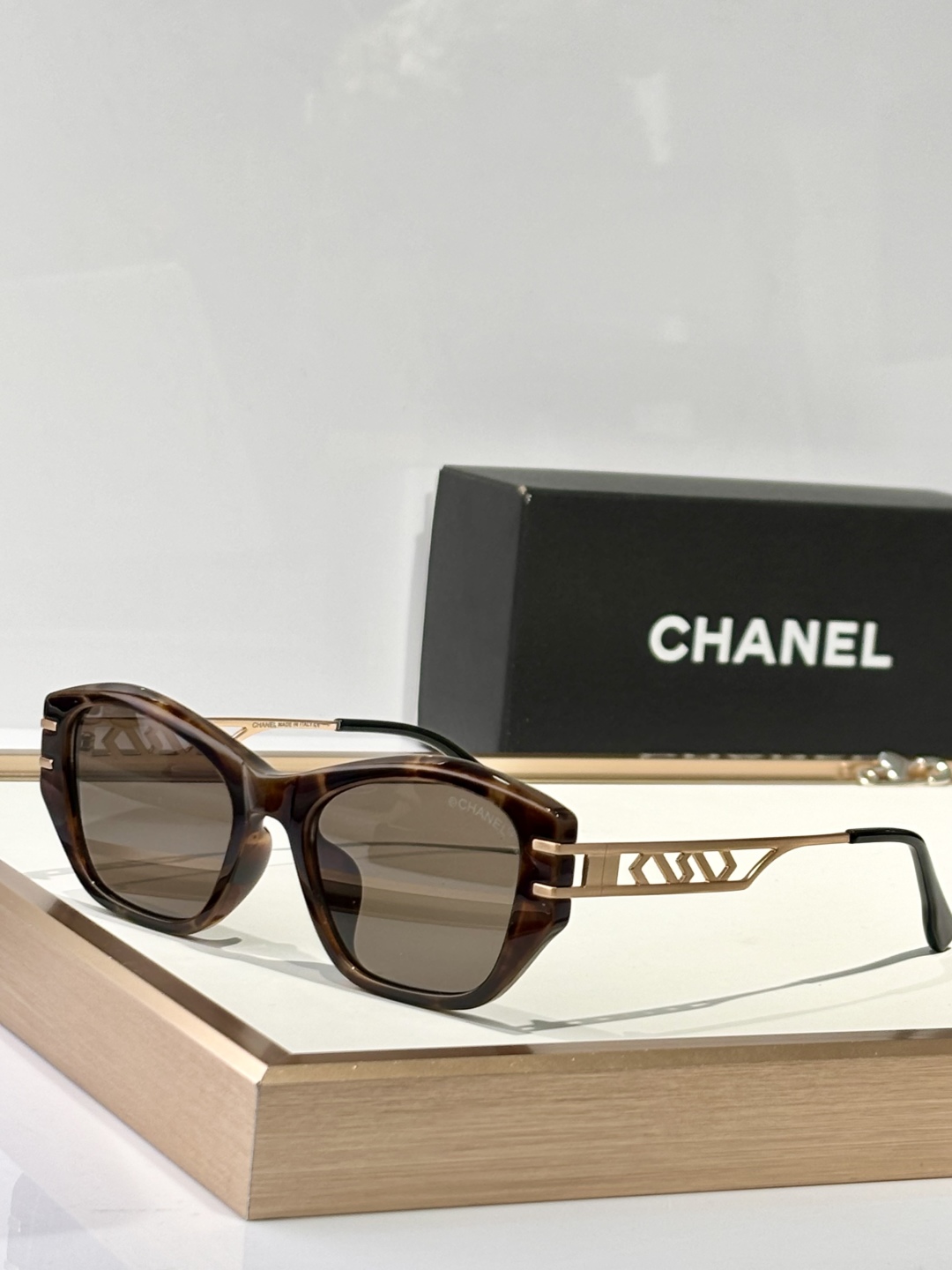 CHANEL
MOD：CH6826
Size：53口20-147
