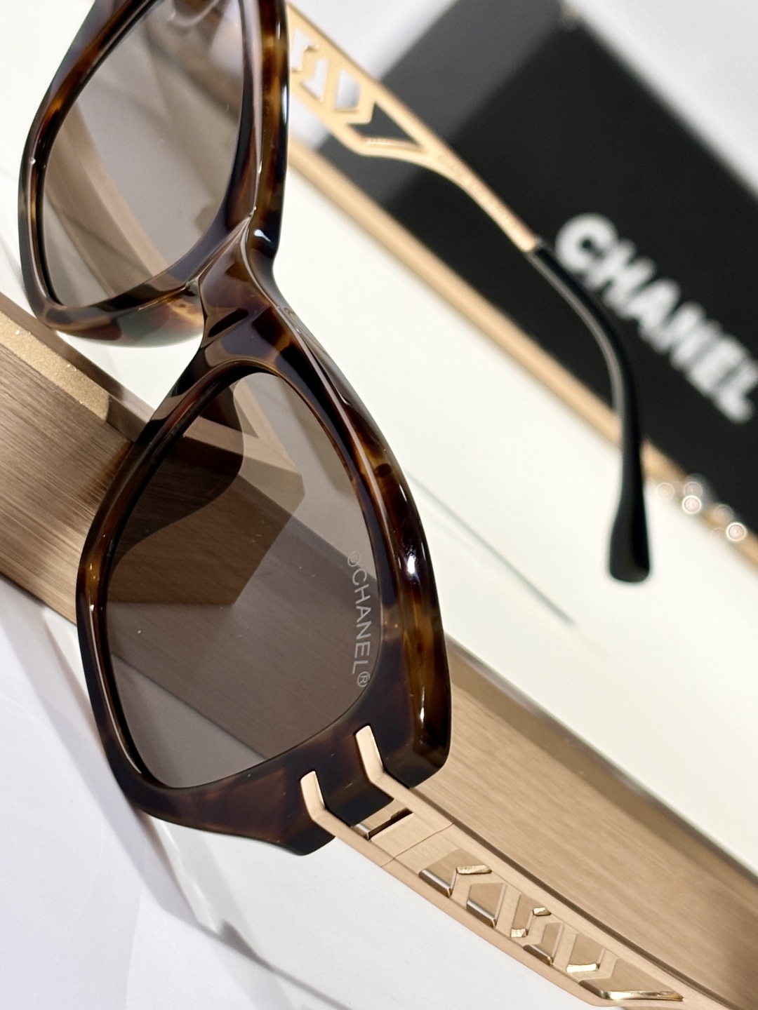  CHANEL
MOD：CH6826
Size：53口20-147
