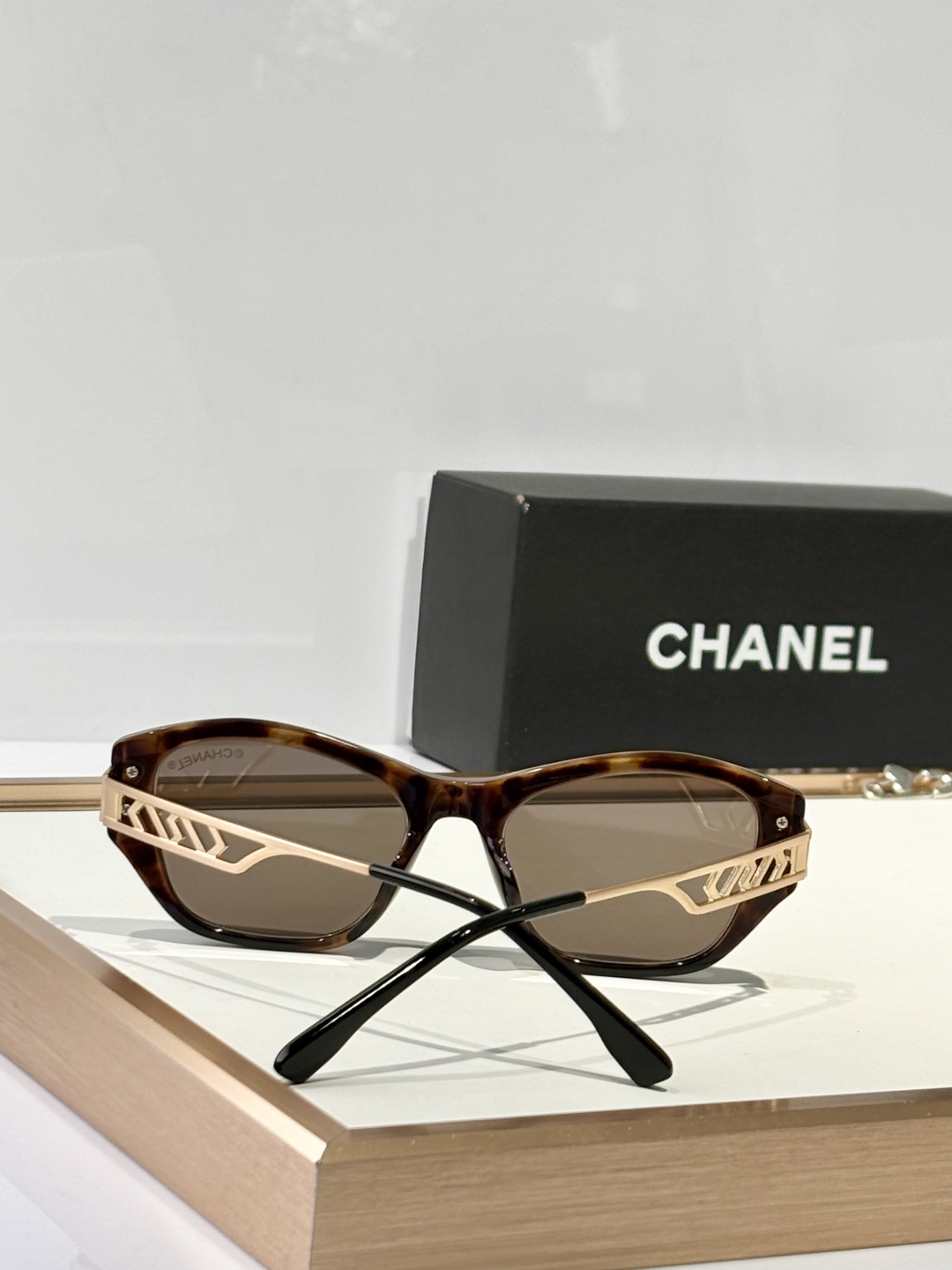  CHANEL
MOD：CH6826
Size：53口20-147
