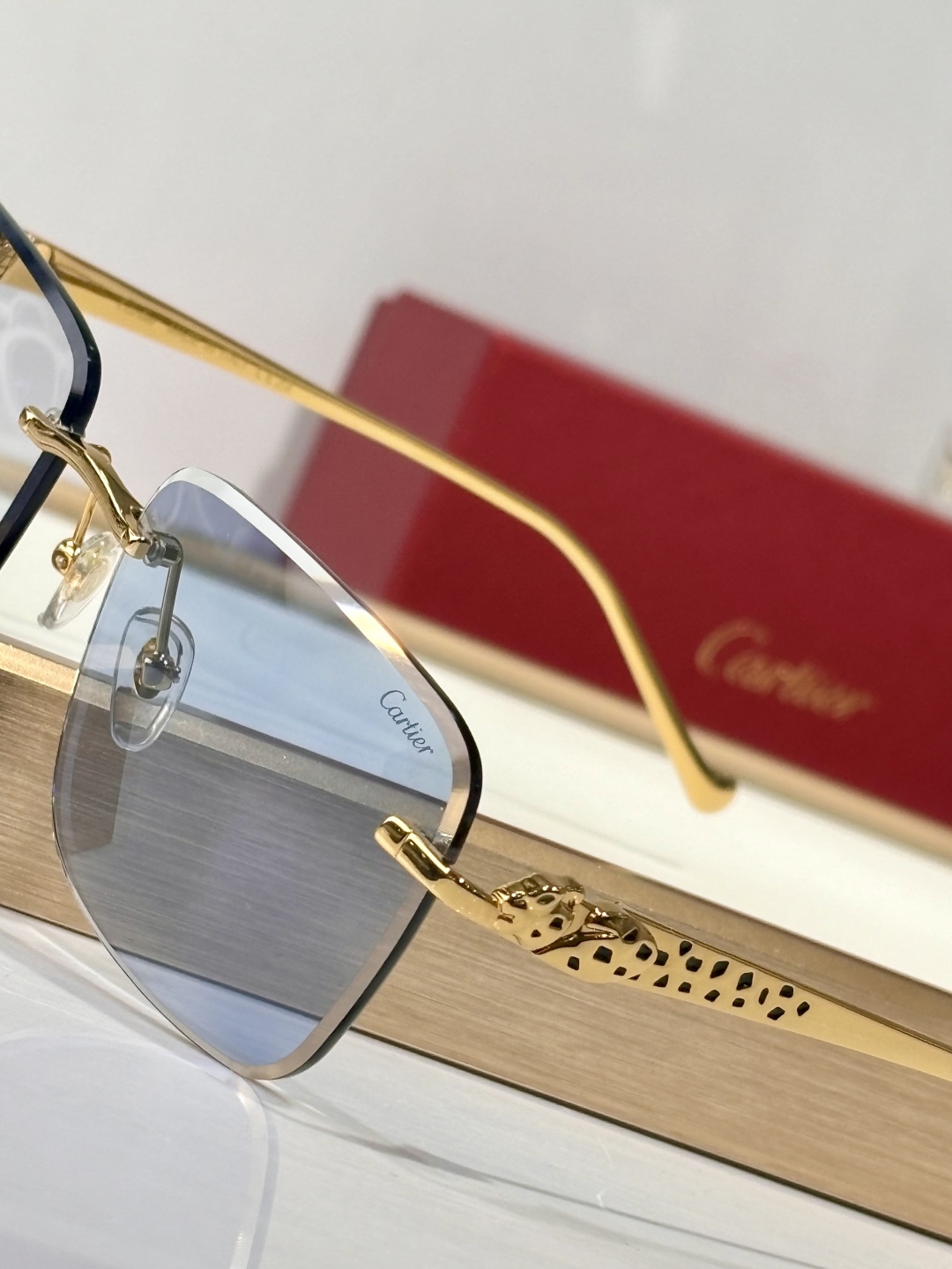  Cartie*
Mod：CT0479S
Size：60-18-140
Photo Chromic
