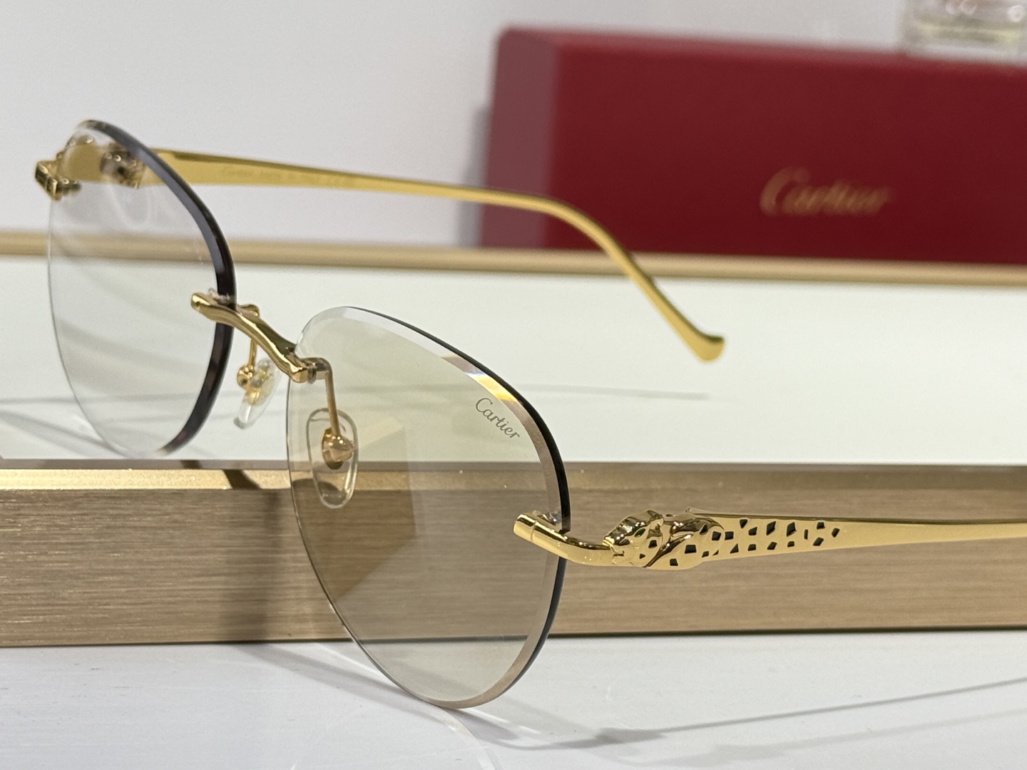  Cartie*
Mod：CT0480
Size：60-18-140
Photo Chromic
变色镜
