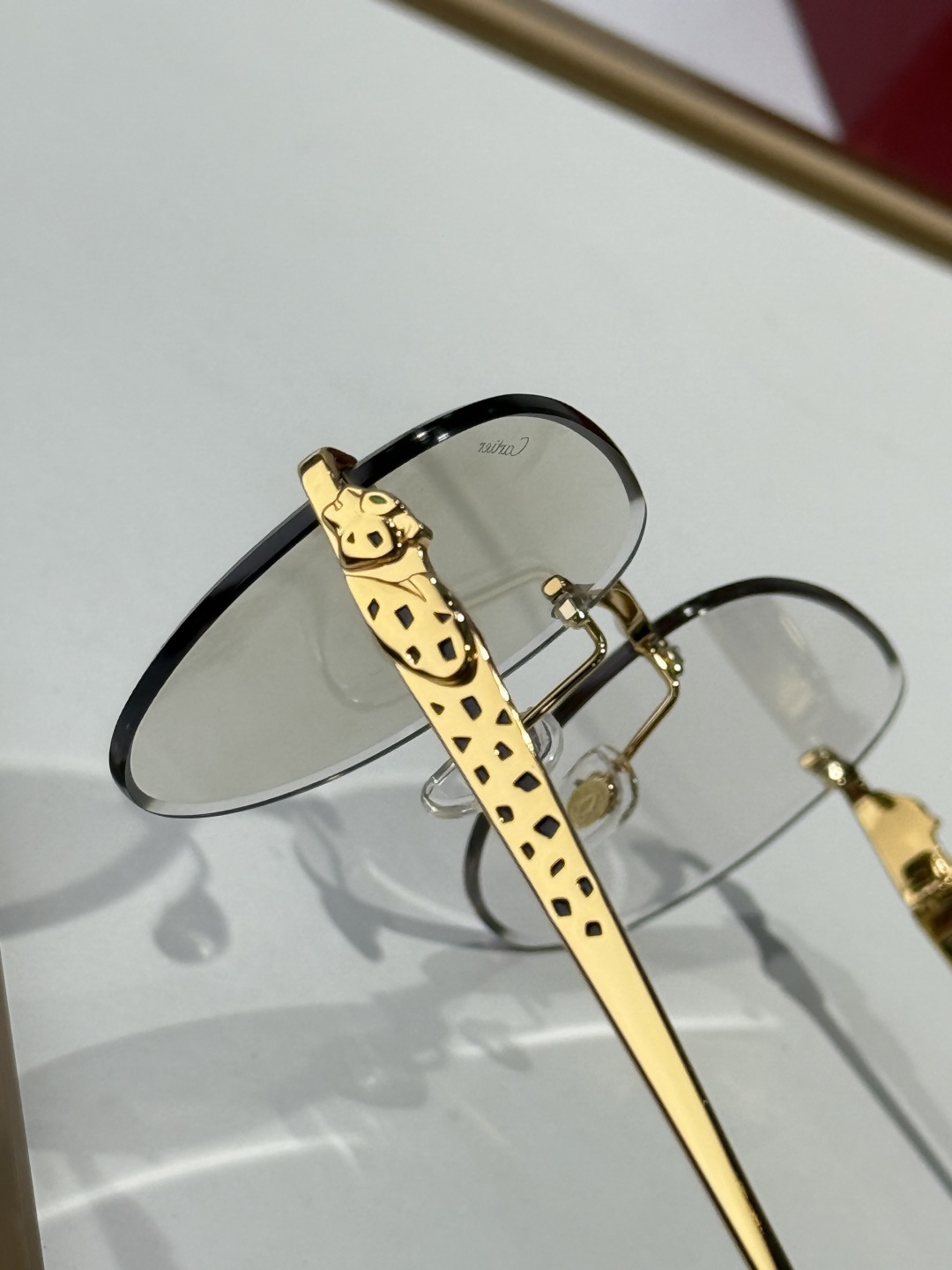  Cartie*
Mod：CT0480
Size：60-18-140
Photo Chromic
变色镜