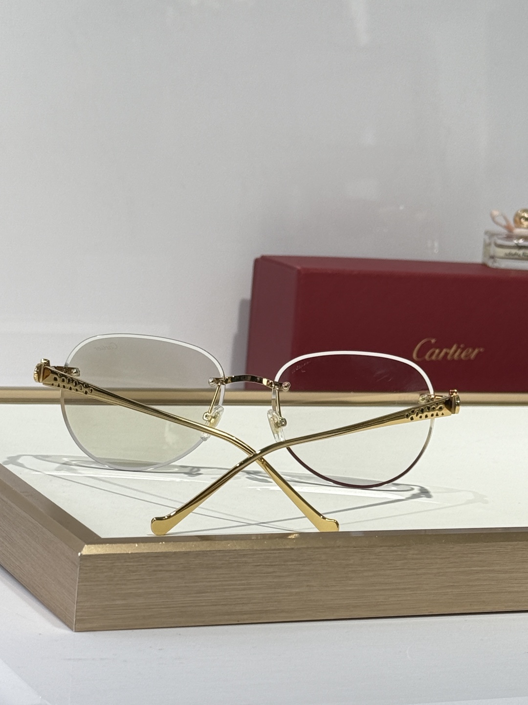  Cartie*
Mod：CT0480
Size：60-18-140
Photo Chromic
变色镜