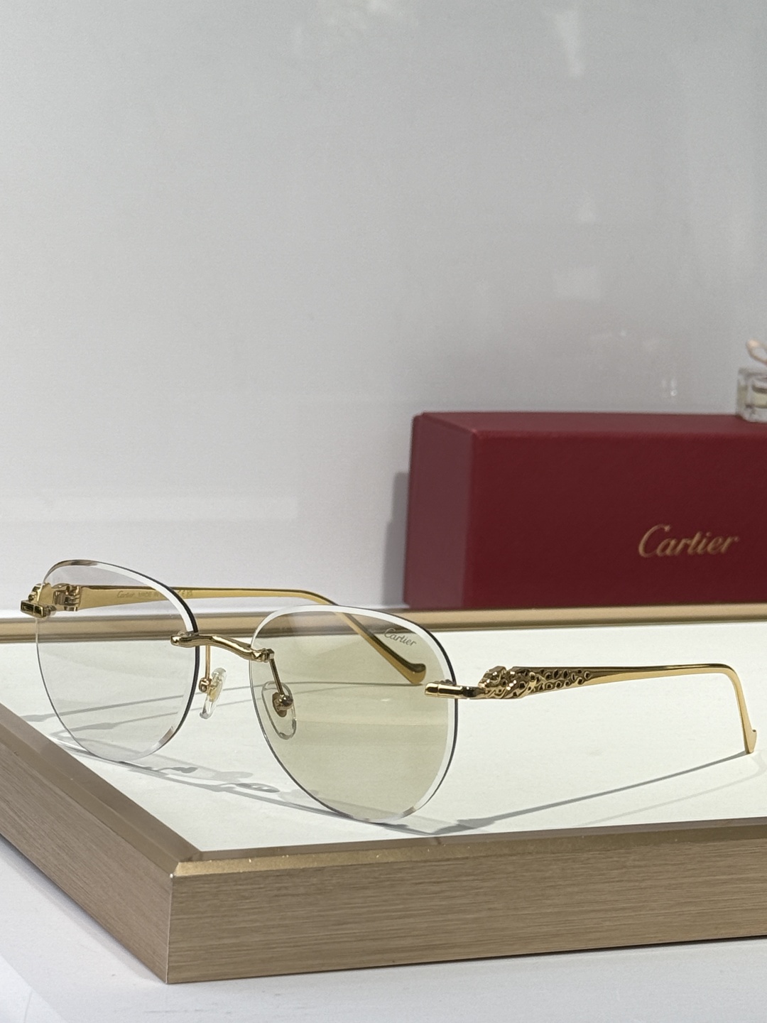  Cartie*
Mod：CT0480
Size：60-18-140
Photo Chromic
变色镜