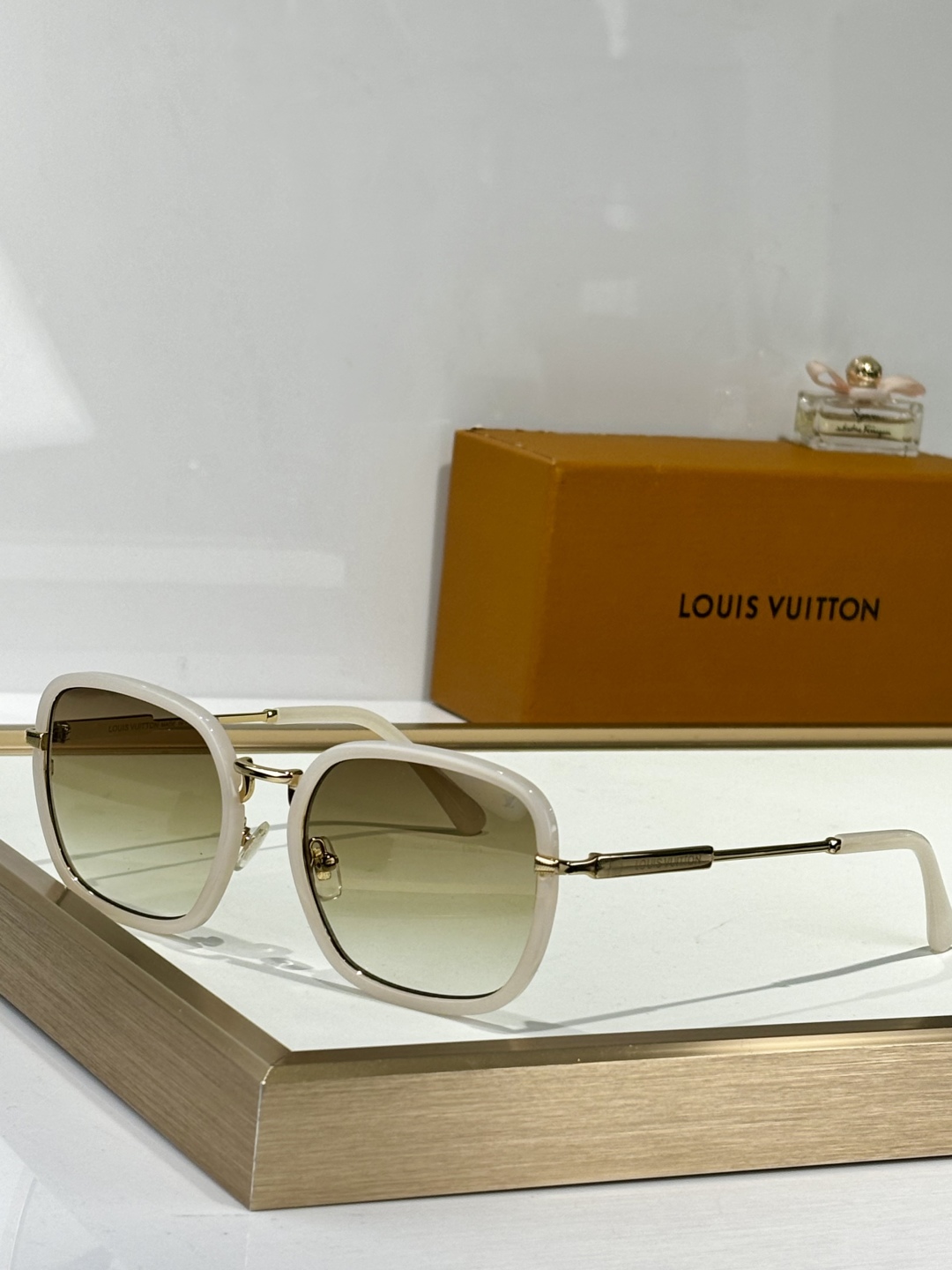  LOUI
MOD：Z2065W
size55口19-145

