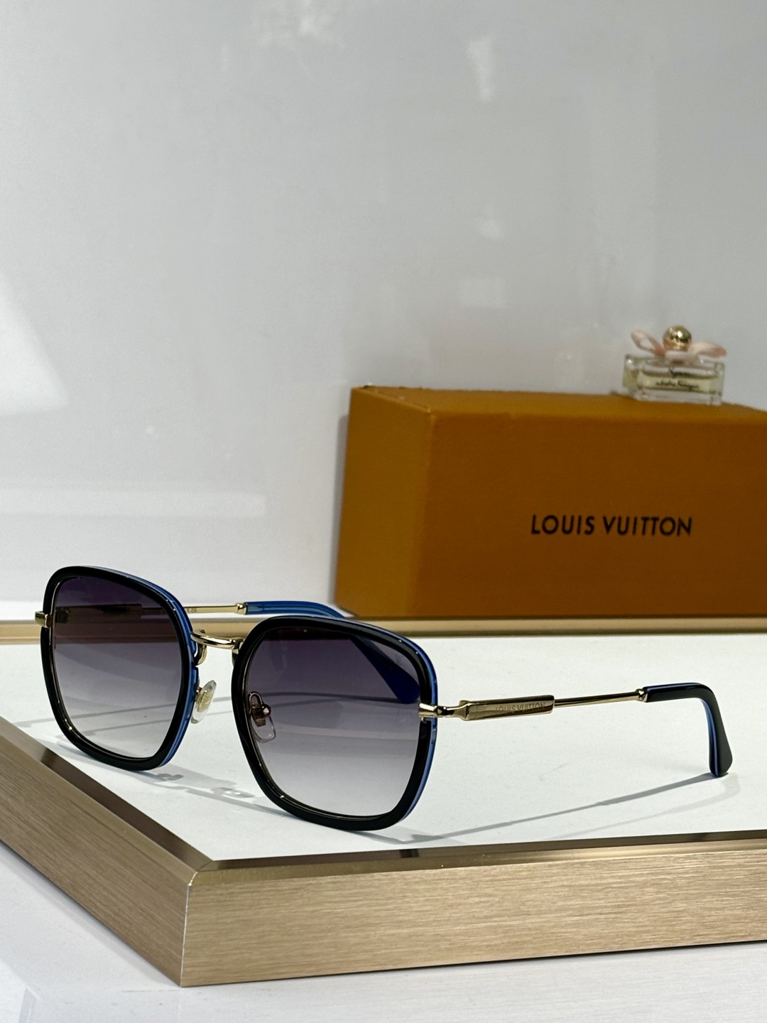  LOUI
MOD：Z2065W
size55口19-145

