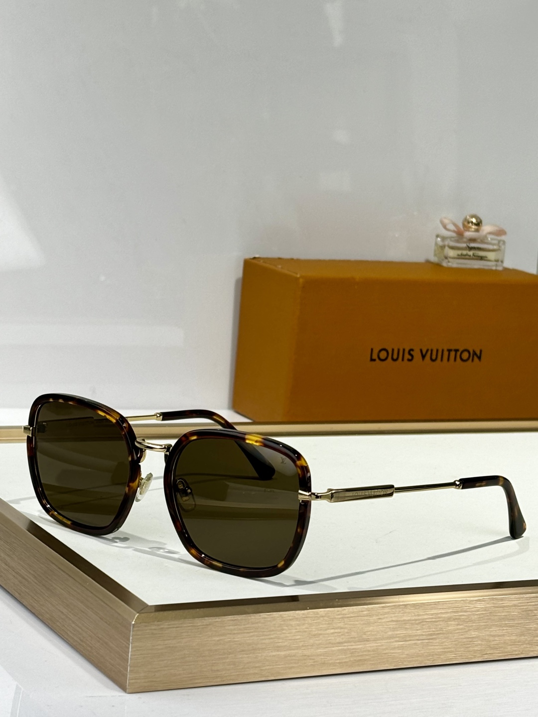  LOUI
MOD：Z2065W
size55口19-145


