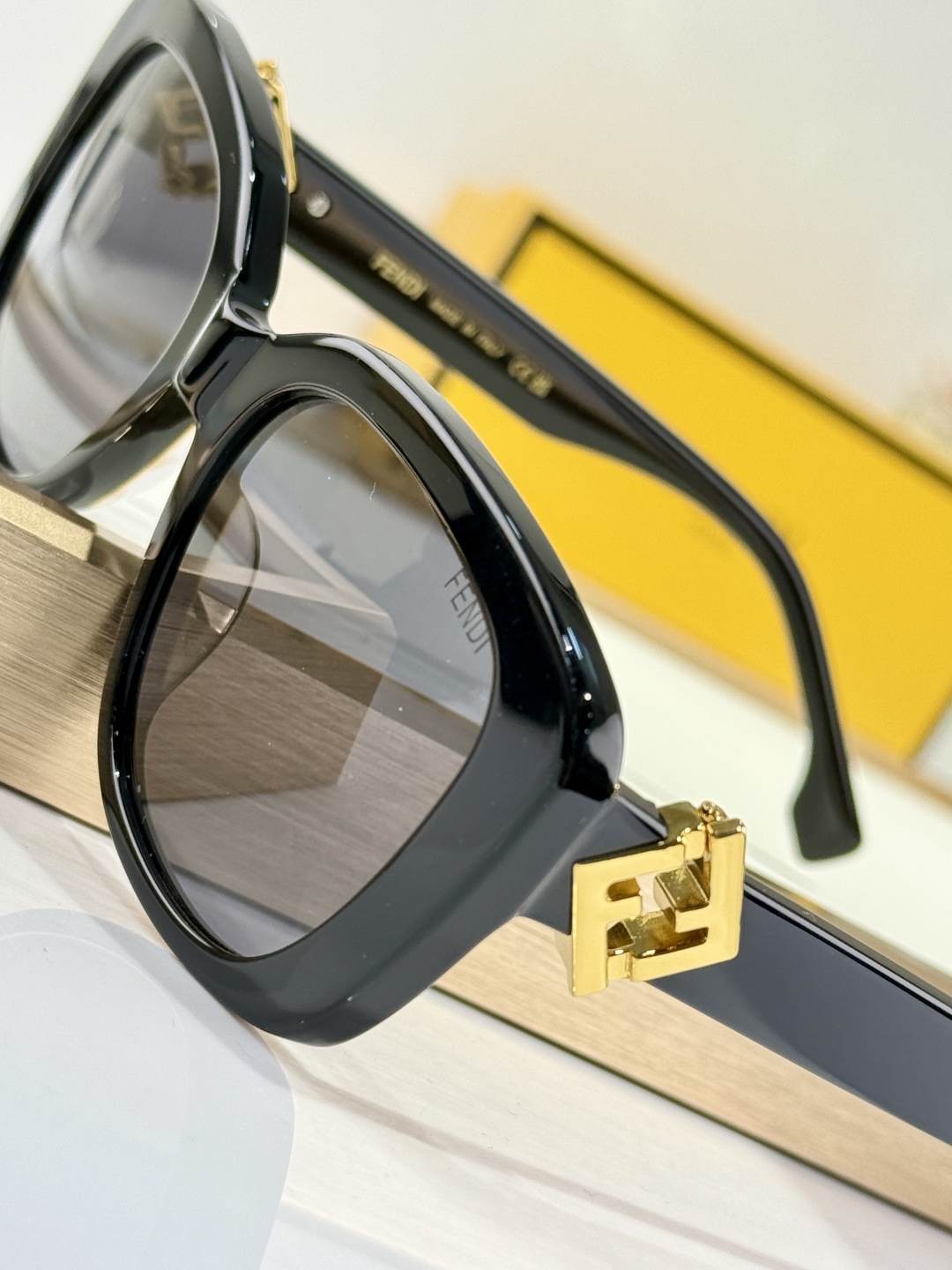  FENDI
MOD：FE40138I
Size：54口19-140
