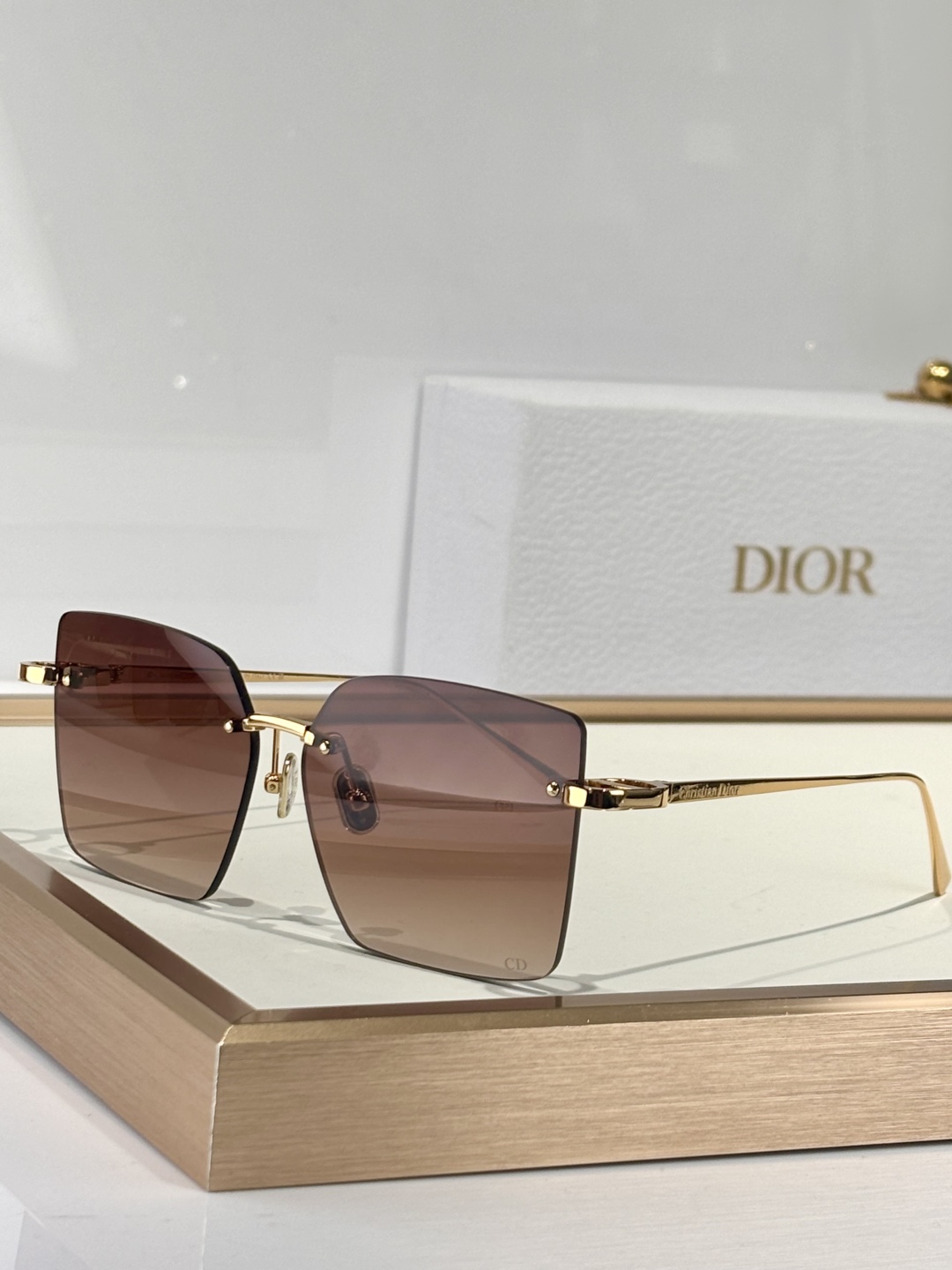  DIOR
CDiorS3U
Size：58口15 135
