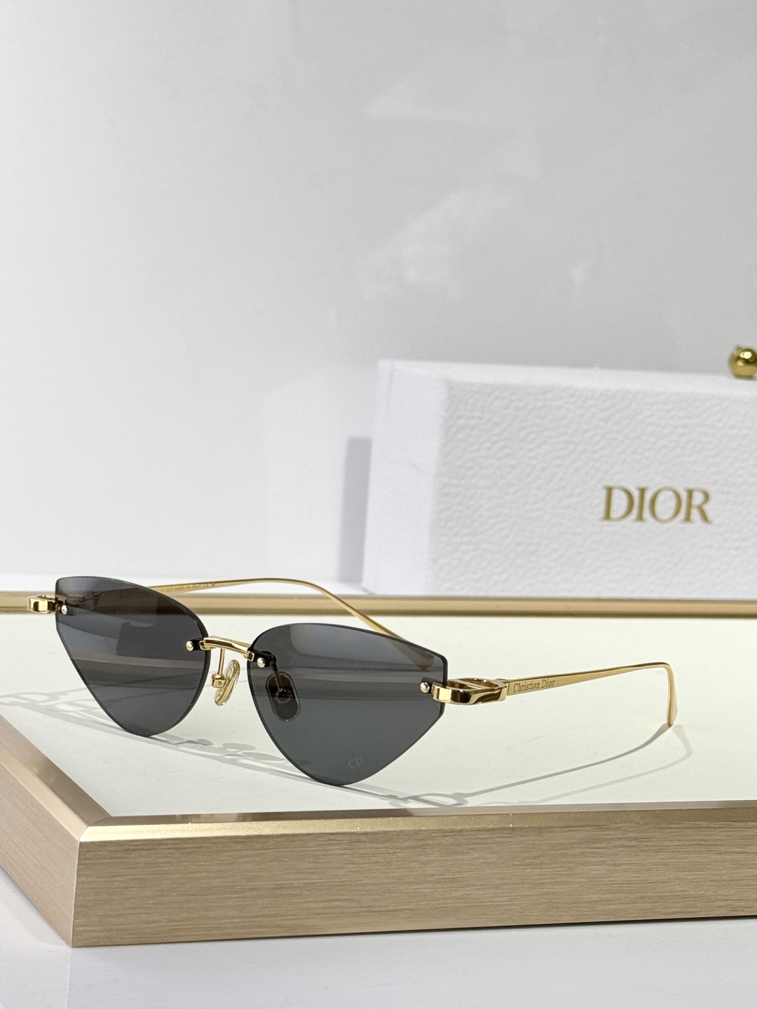  DIOR
CDiorB5U
Size：57口14 135

