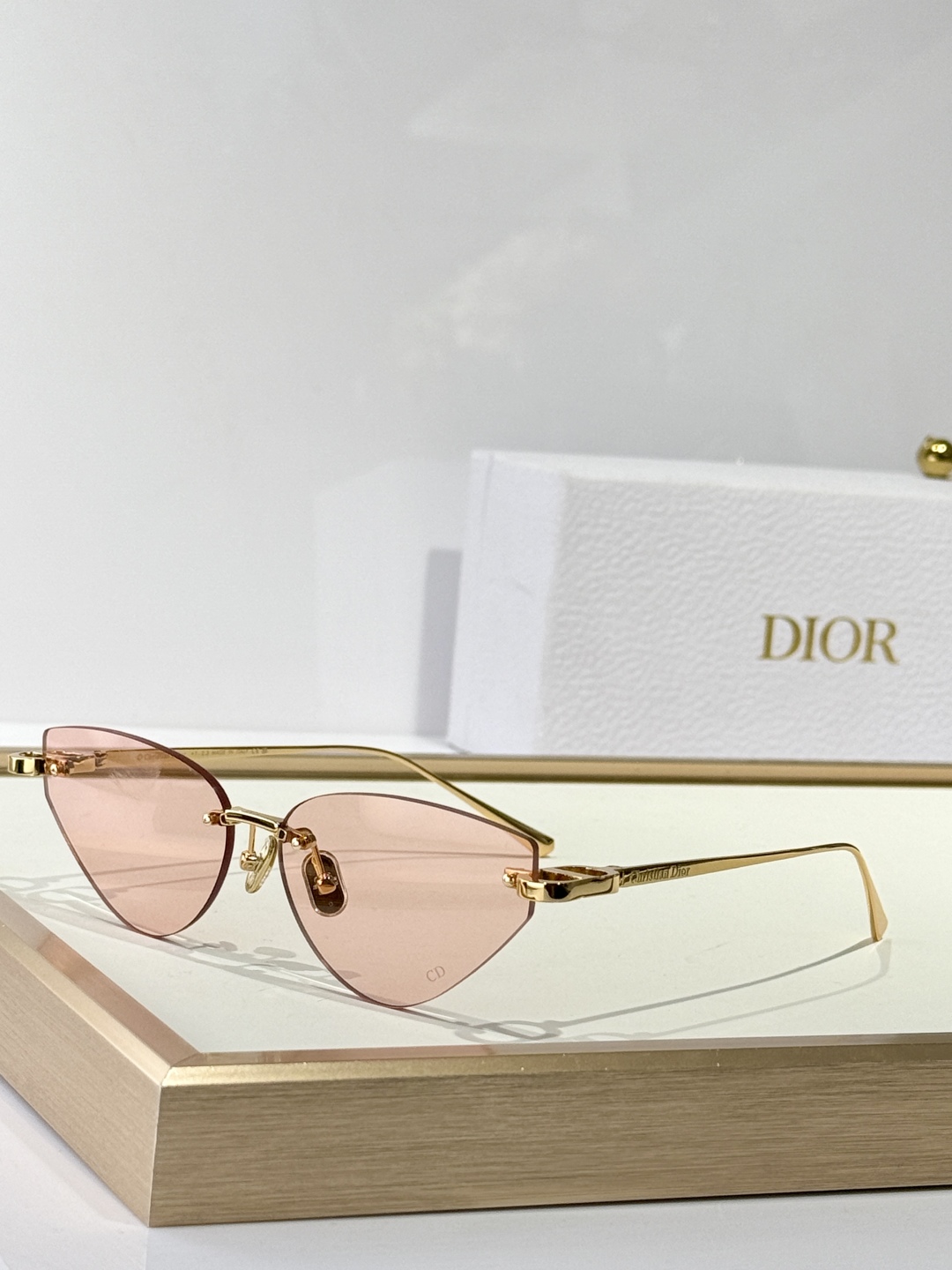  DIOR
CDiorB5U
Size：57口14 135
