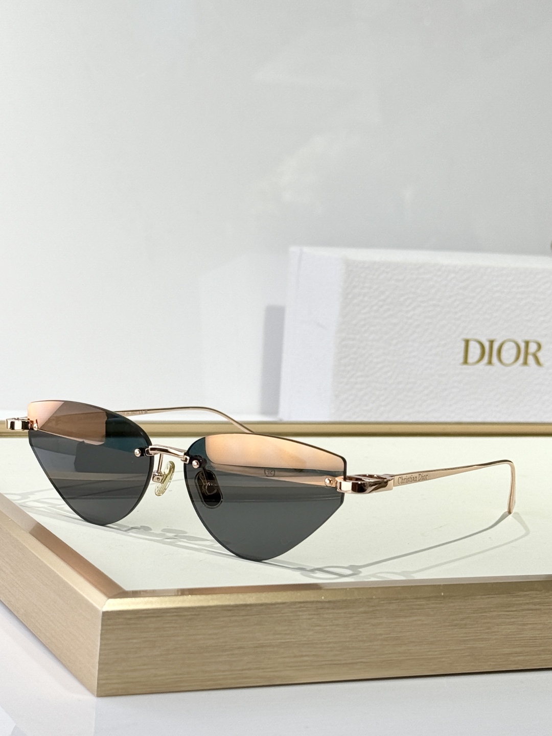  DIOR
CDiorB5U
Size：57口14 135
