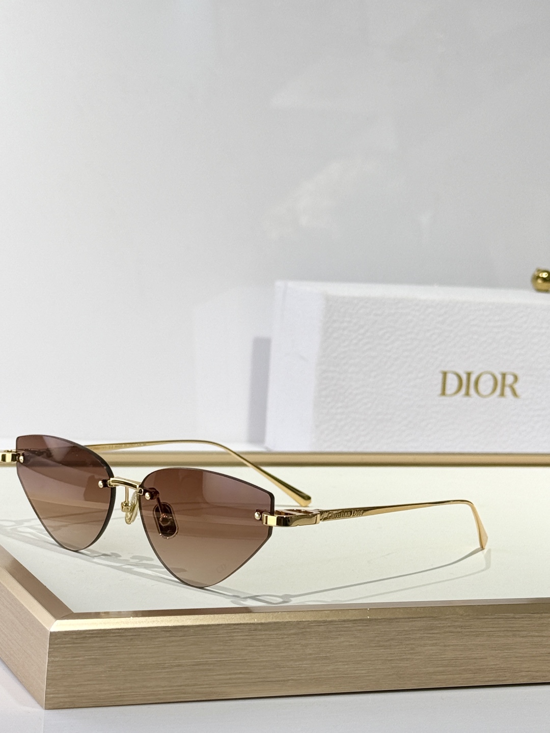  DIOR
CDiorB5U
Size：57口14 135
