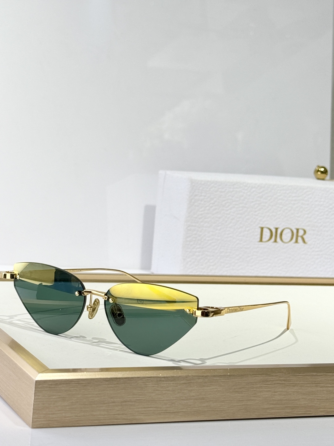  DIOR
CDiorB5U
Size：57口14 135
