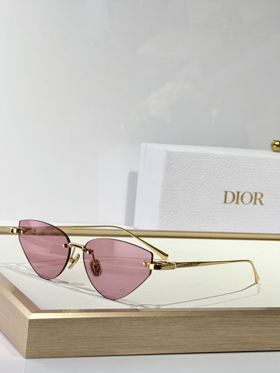  DIOR
CDiorB5U
Size：57口14 135

