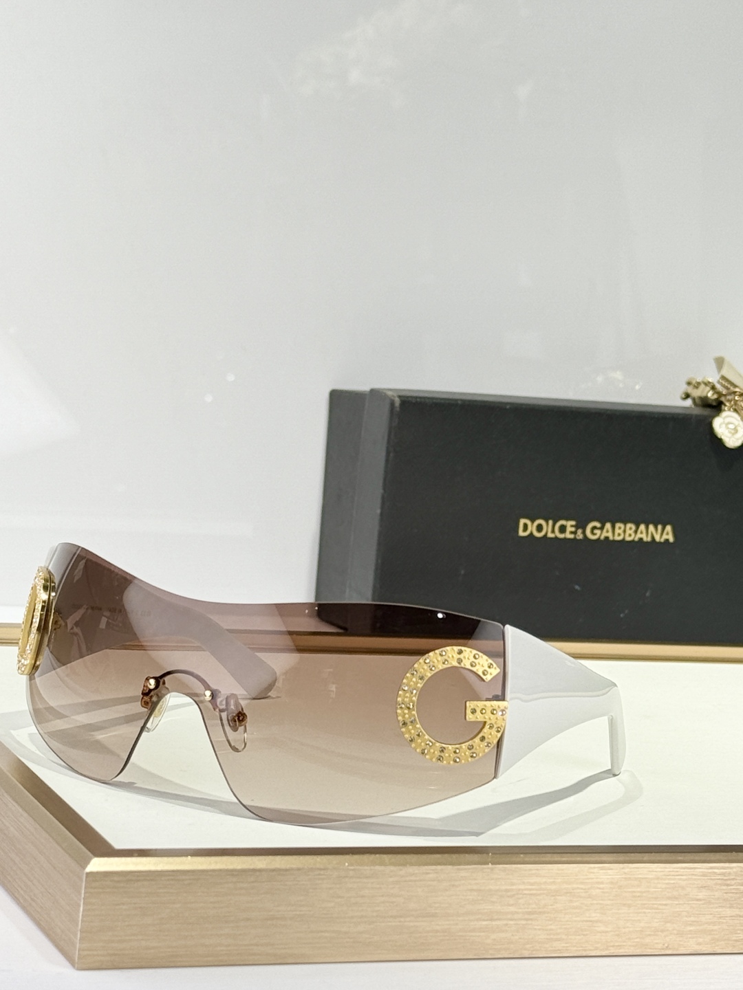  DOLCE & GABBAN*
MODEL：DG2298B
SIZE141口0-115

