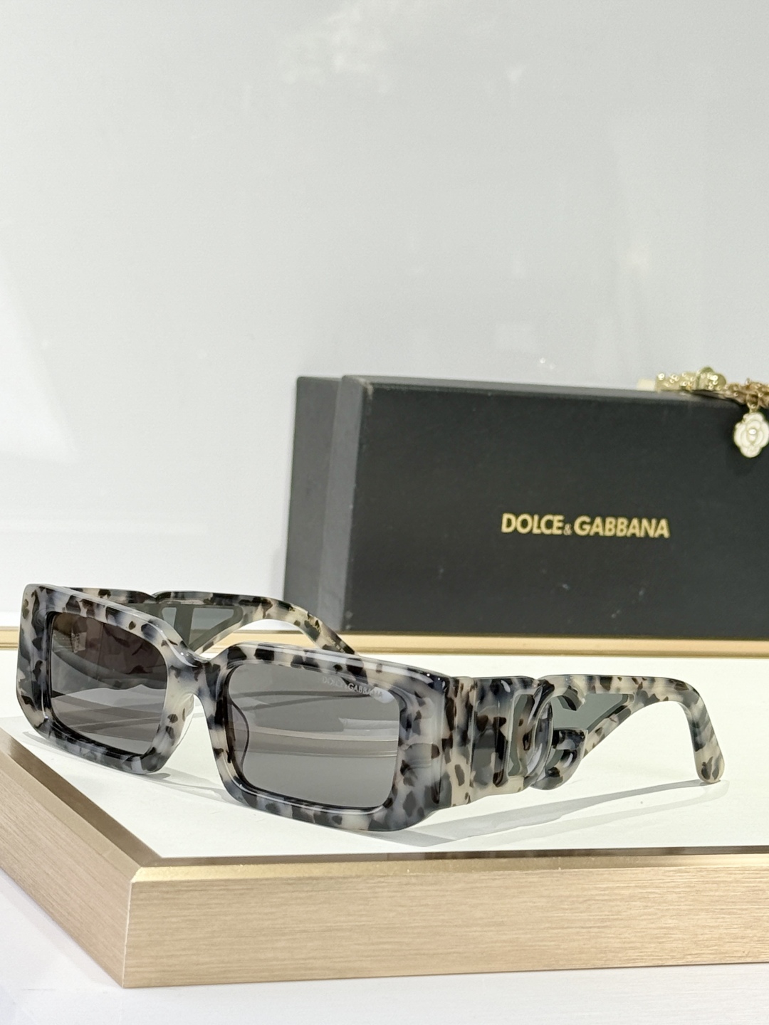  DOLCE & GABBAN*
MODEL：DG6197
SIZE53口17-145

