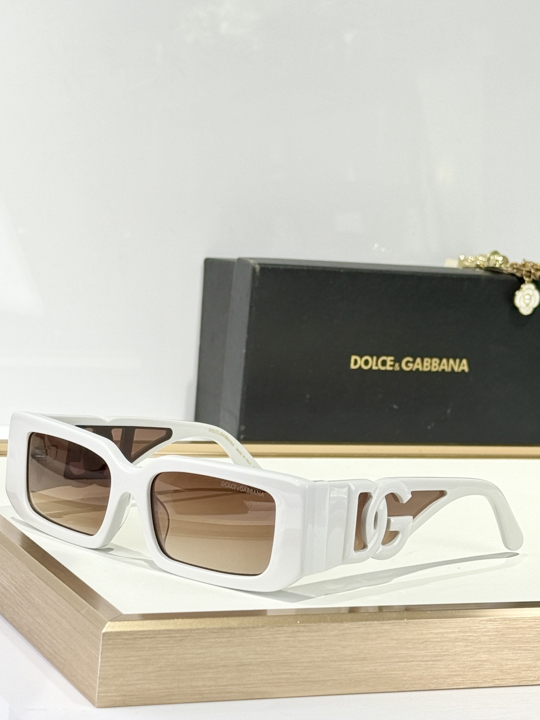  DOLCE & GABBAN*
MODEL：DG6197
SIZE53口17-145
