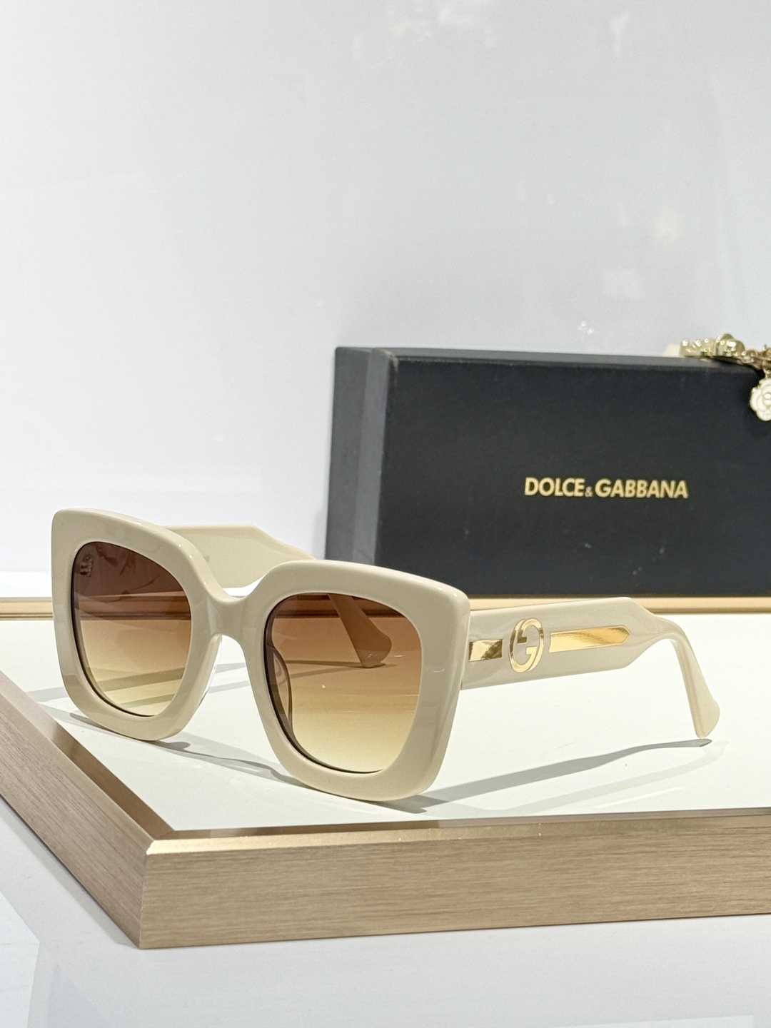  GUCC*
MODEL：GG1556S
SIZE：52口25-145
