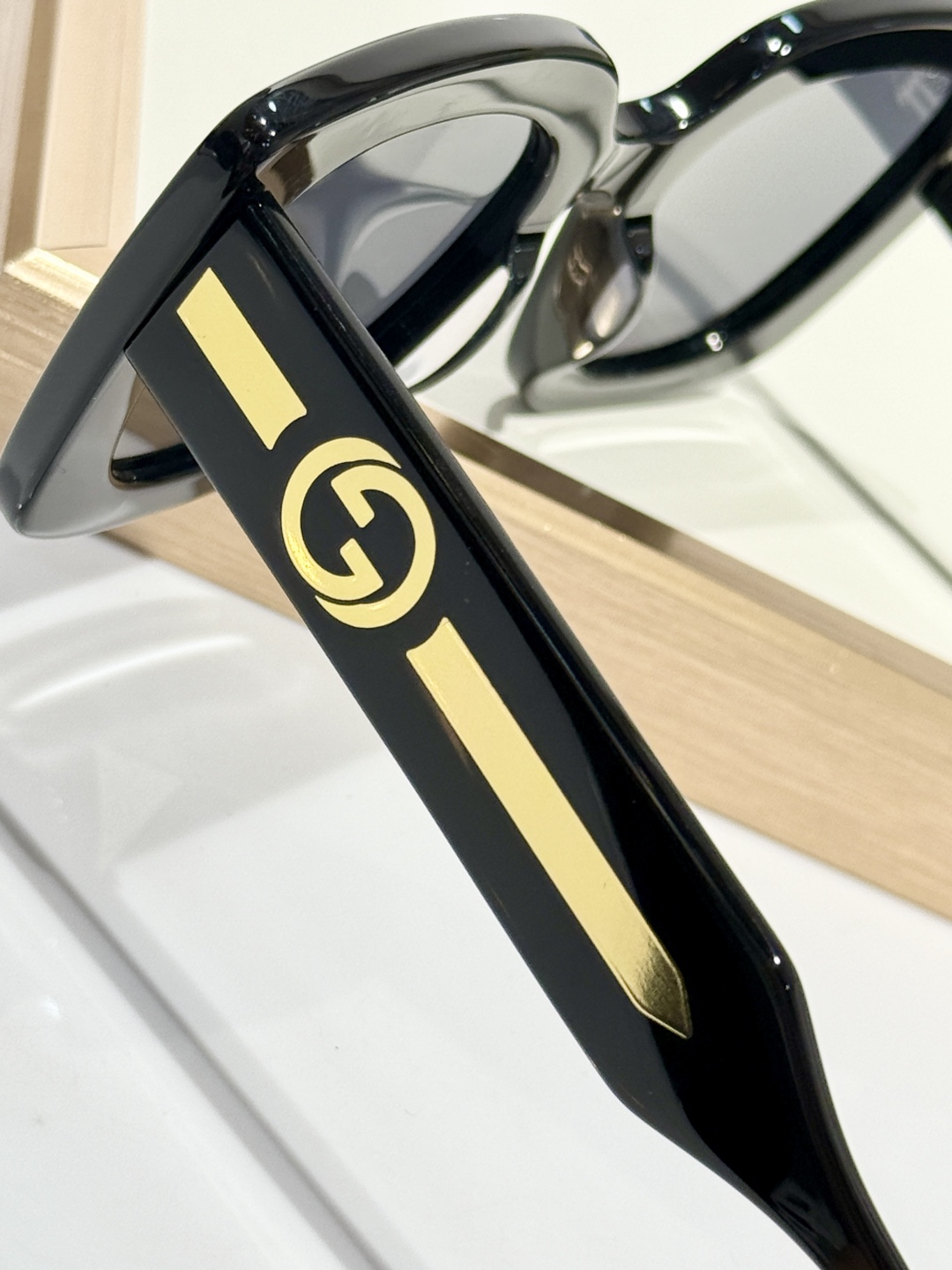  GUCC*
MODEL：GG1556S
SIZE：52口25-145
