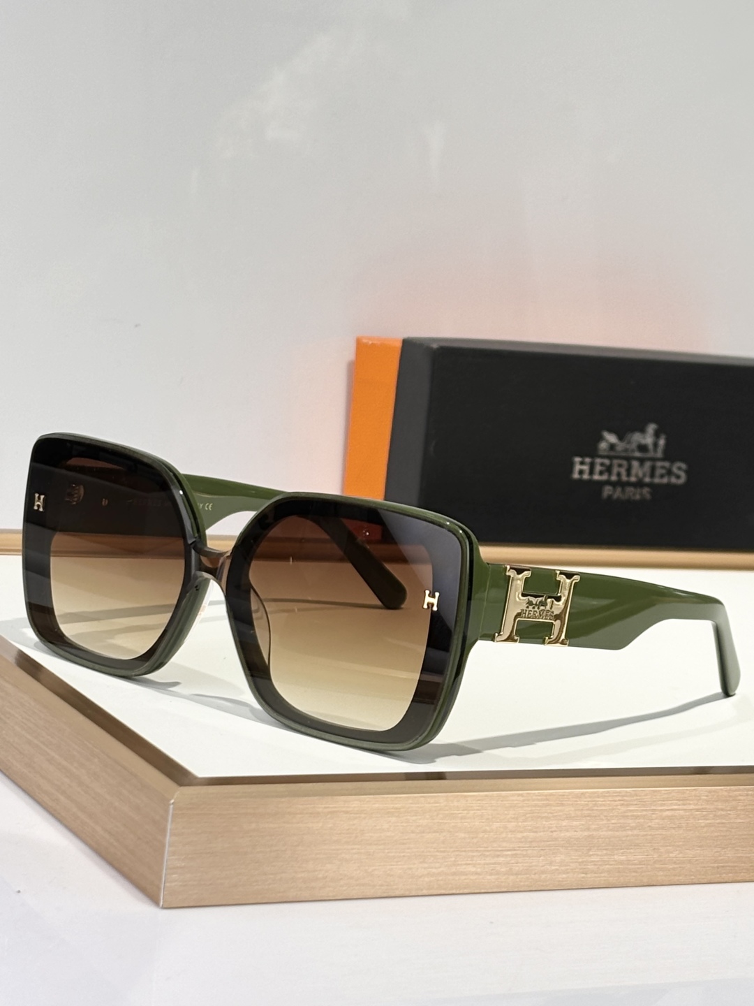  HERMES
经典款
MOD：HS1907
size：55-18-145
