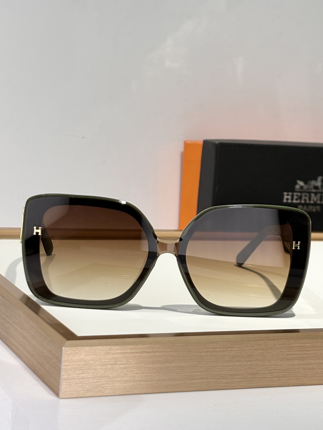  HERMES
经典款
MOD：HS1907
size：55-18-145
