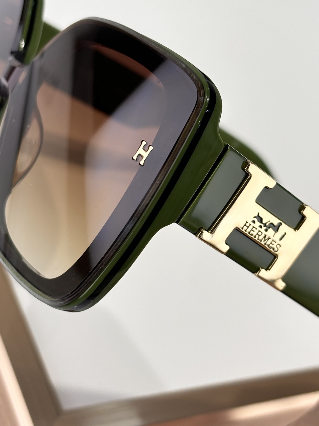  HERMES
经典款
MOD：HS1907
size：55-18-145
