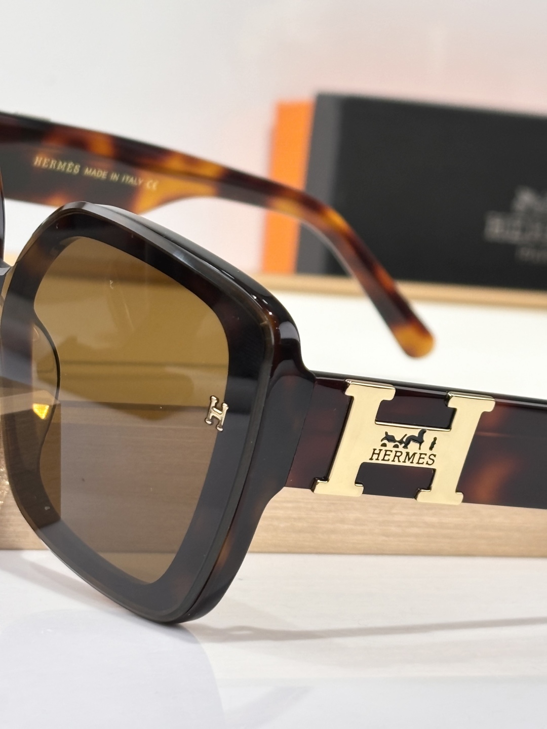  HERMES
经典款
MOD：HS1907
size：55-18-145
