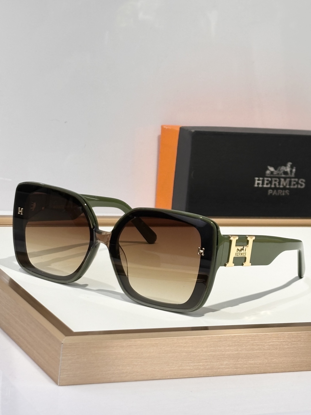  HERMES
经典款
MOD：HS1907
size：55-18-145
