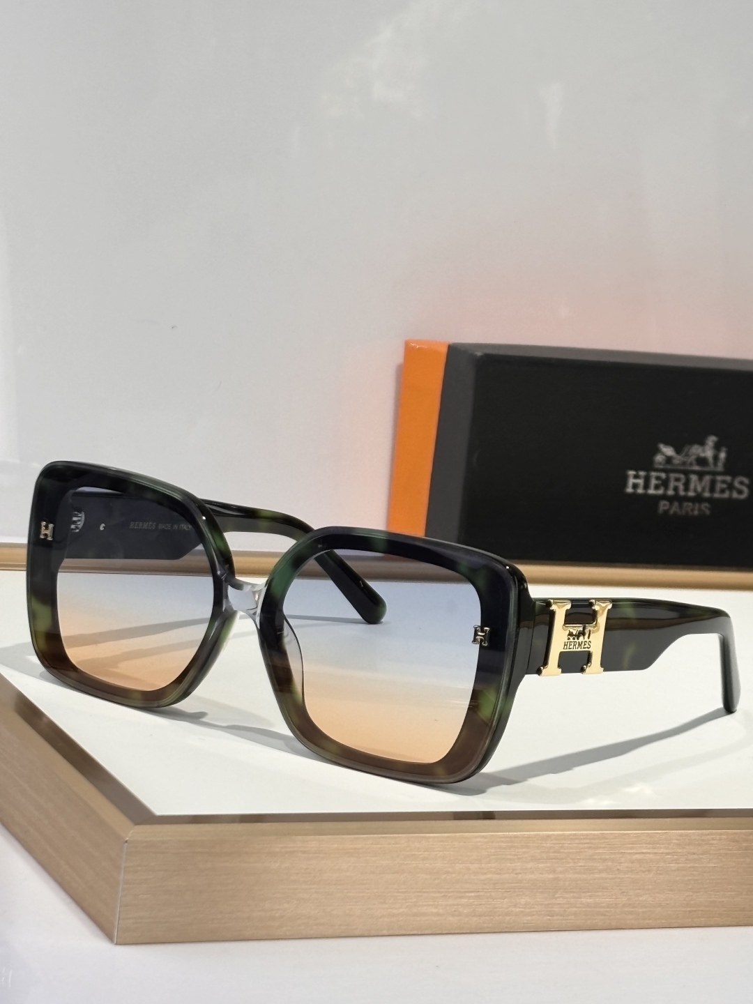  HERMES
经典款
MOD：HS1907
size：55-18-145
