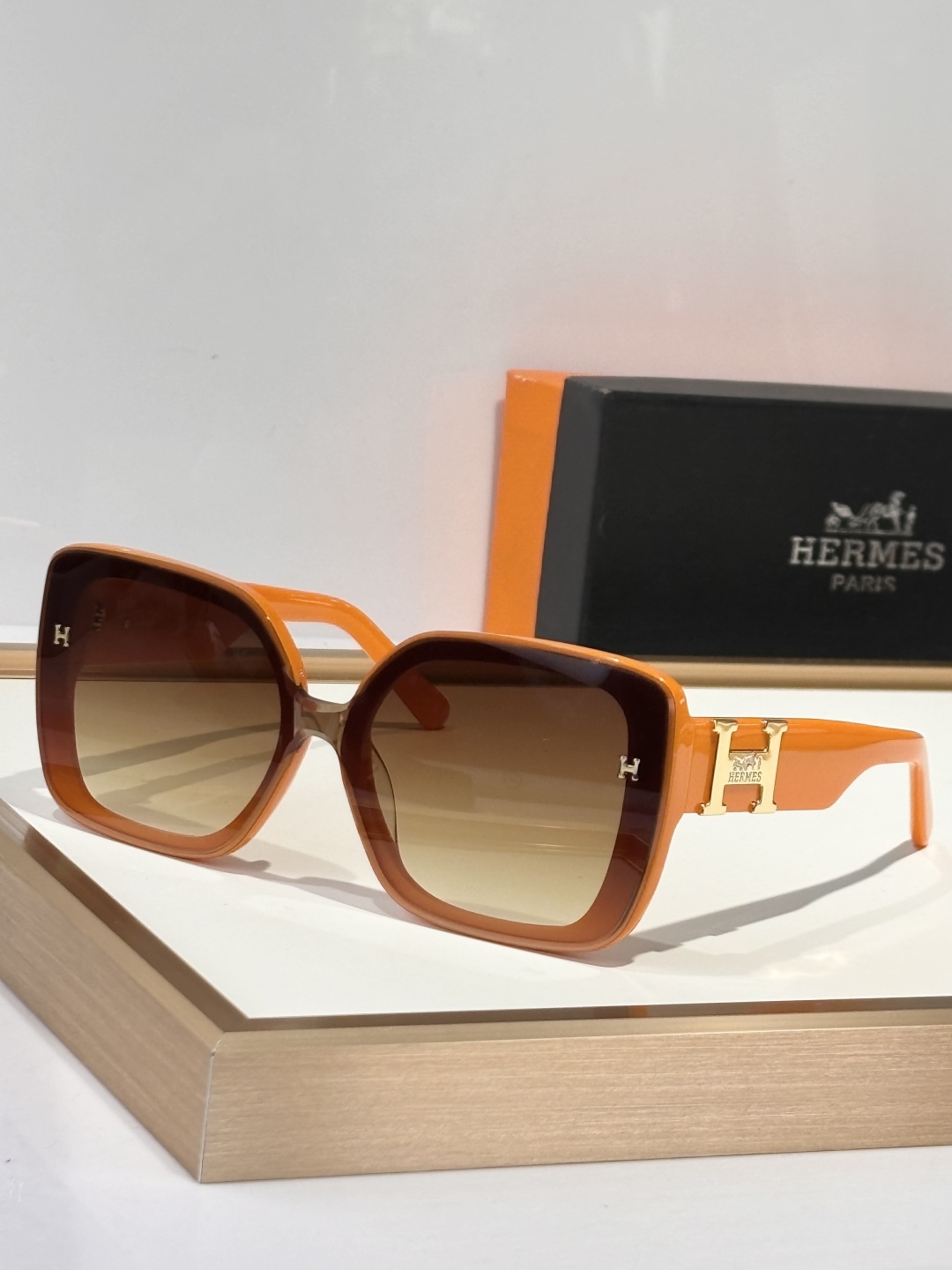  HERMES
经典款
MOD：HS1907
size：55-18-145
