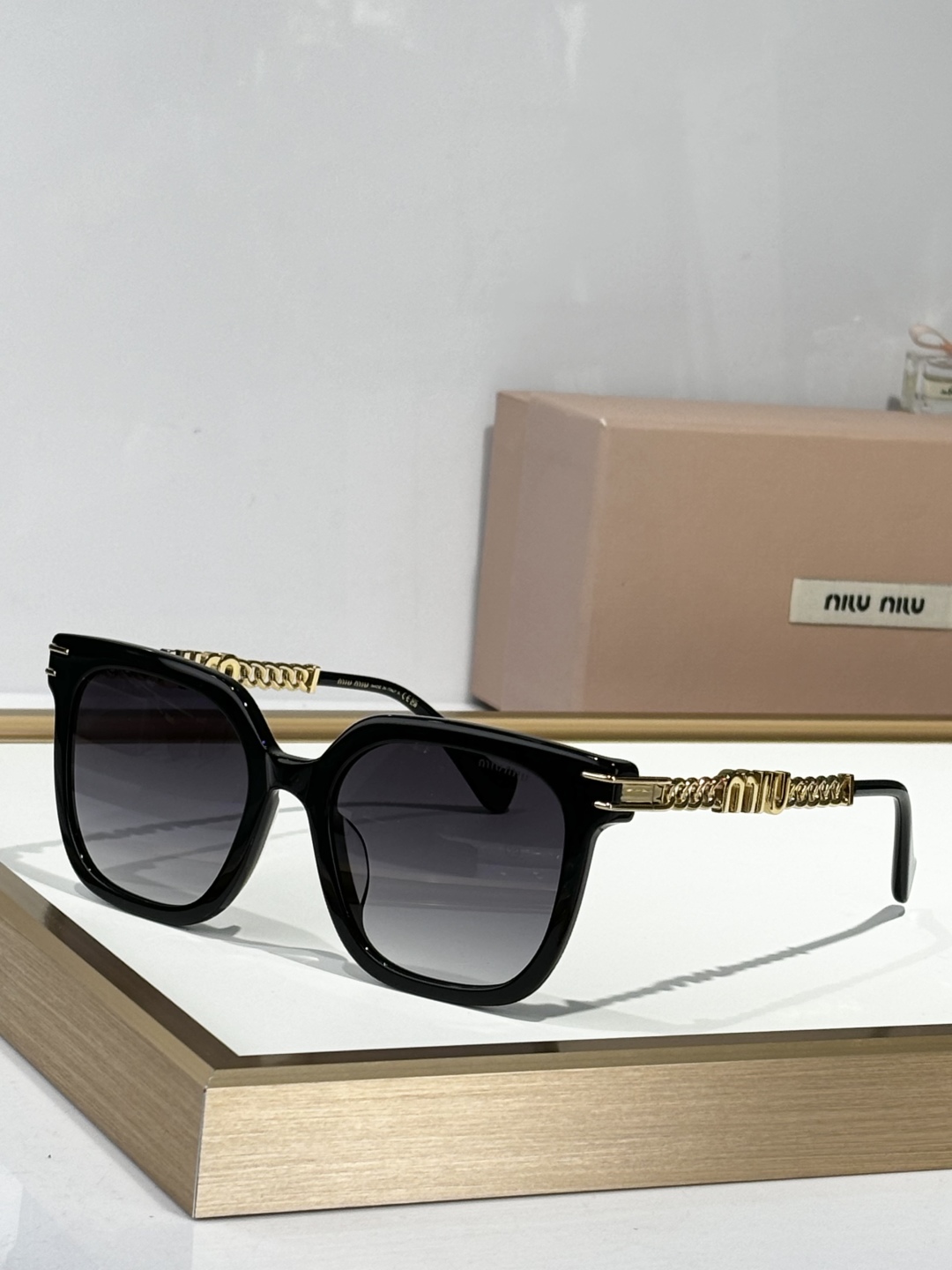 ￼  MIU MI*
MODEL ：VAU6S1
SIZE：54口20-145
