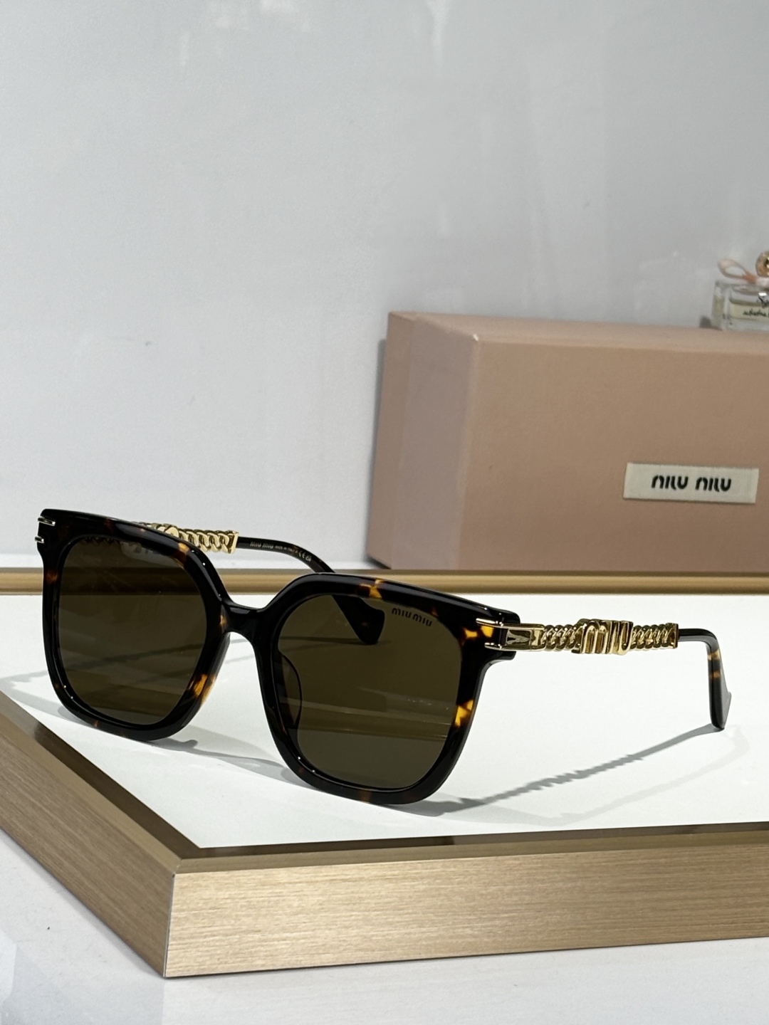 ￼  MIU MI*
MODEL ：VAU6S1
SIZE：54口20-145
