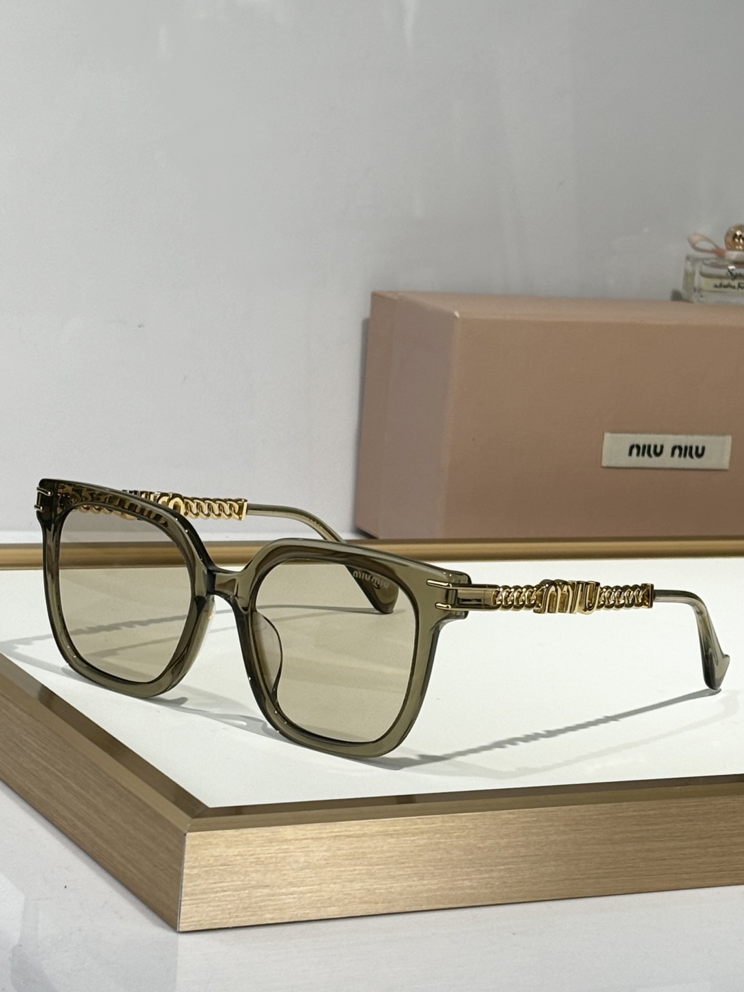 ￼  MIU MI*
MODEL ：VAU6S1
SIZE：54口20-145
