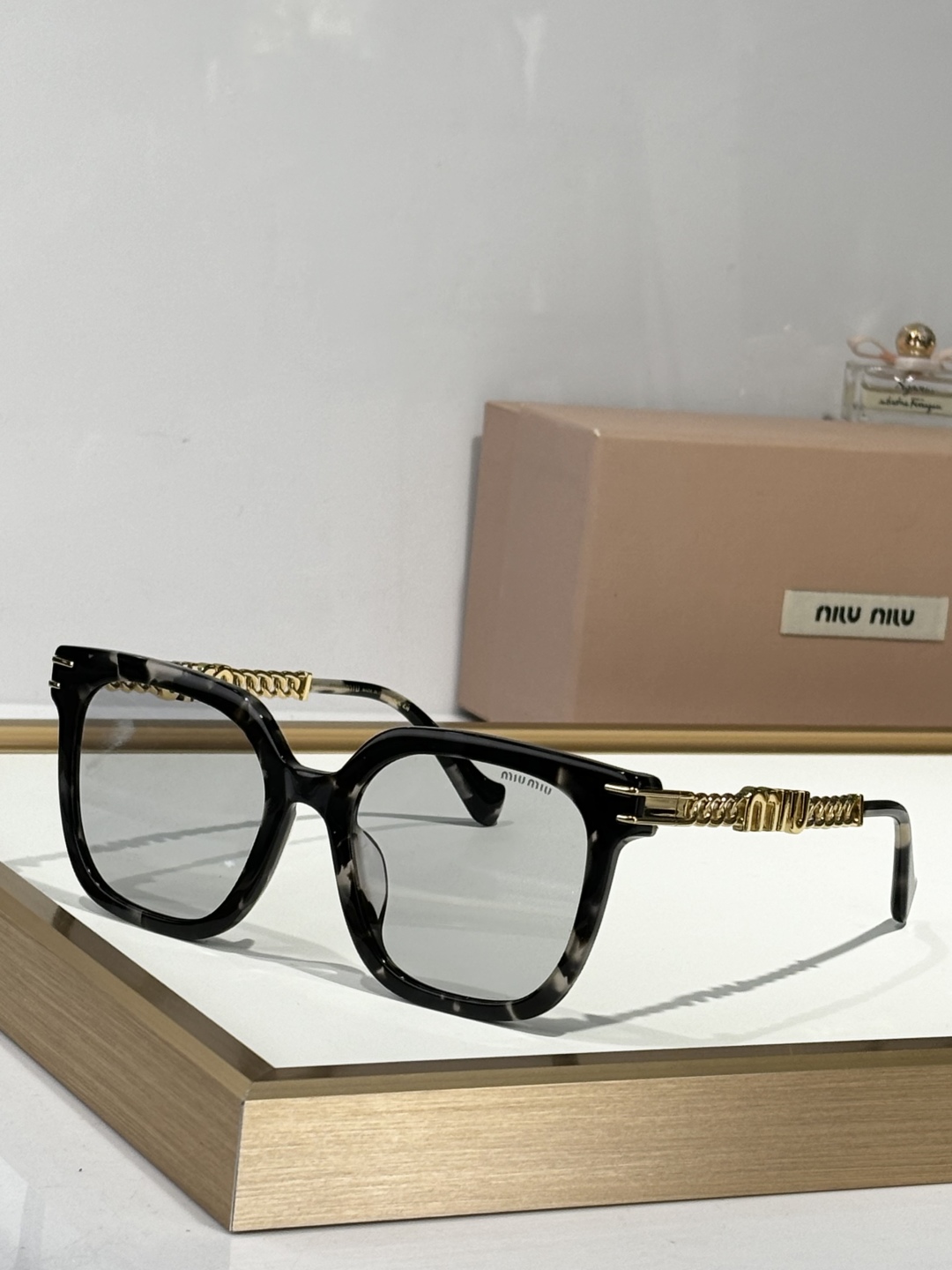 ￼  MIU MI*
MODEL ：VAU6S1
SIZE：54口20-145
