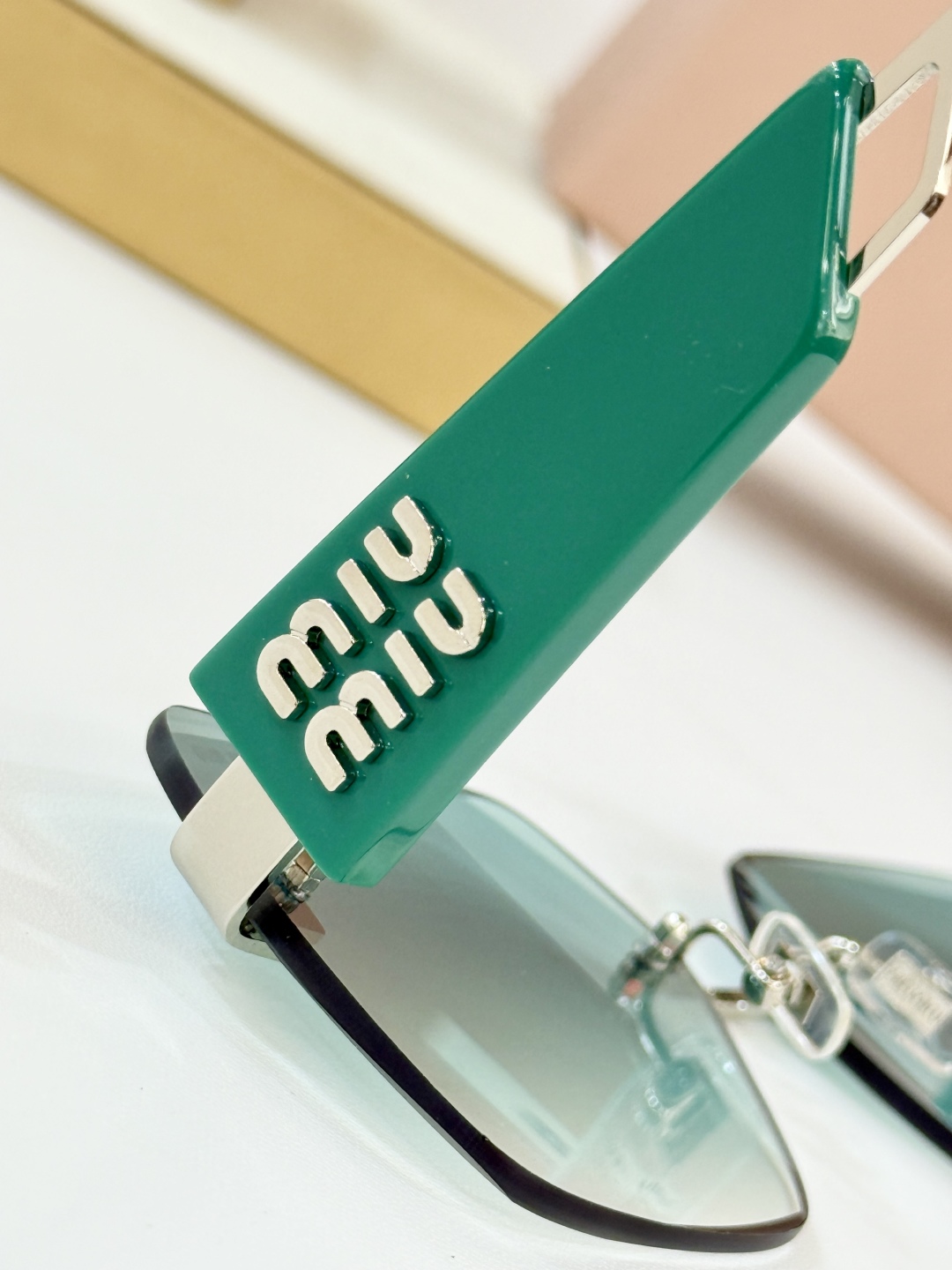   𝙈𝙄𝙐 𝙈𝙄𝙐
MOD：MU137AV
Size：58口17-142
