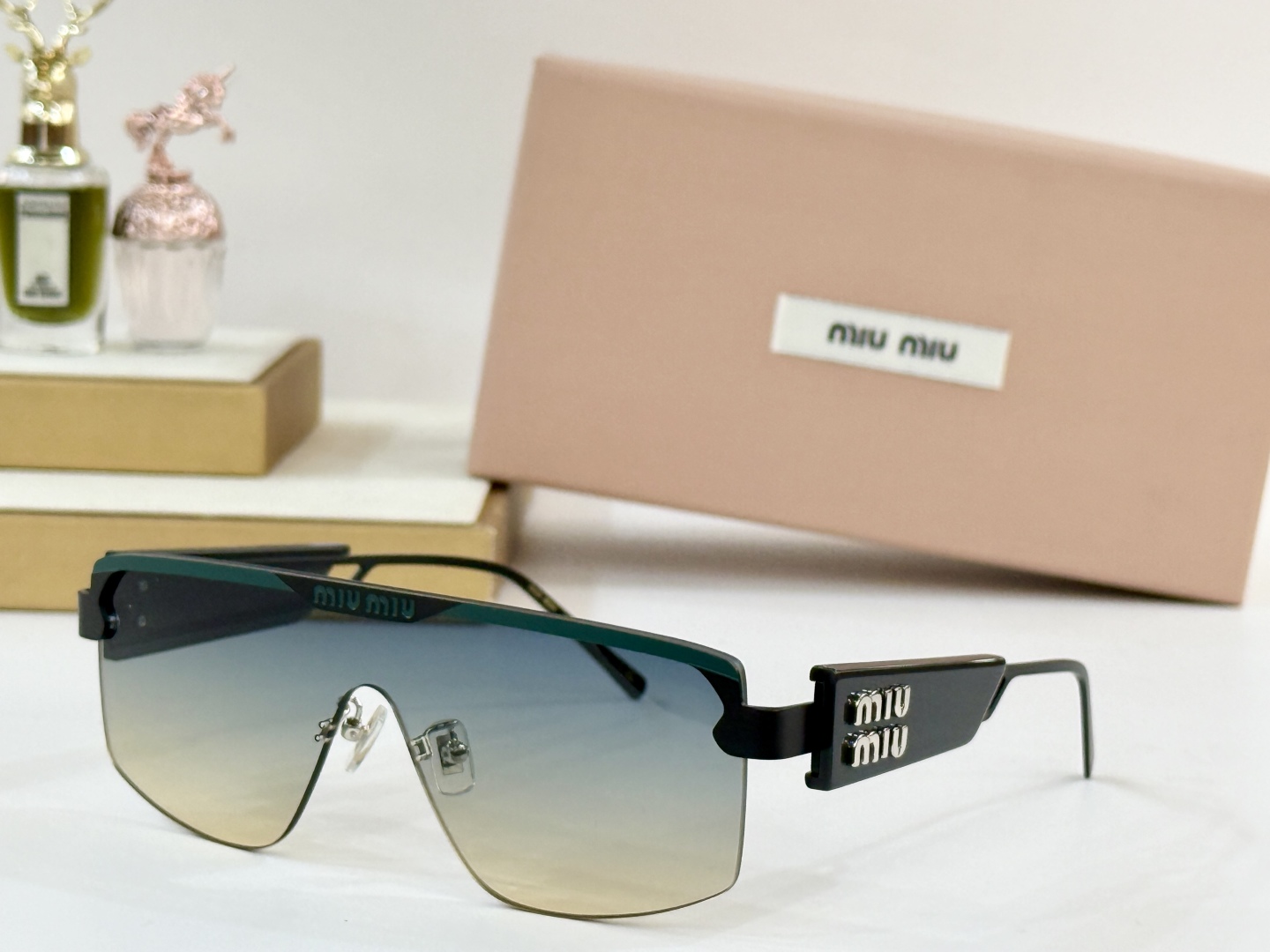   𝙈𝙄𝙐 𝙈𝙄𝙐
MOD：MU135AV
Size：133口0 142
