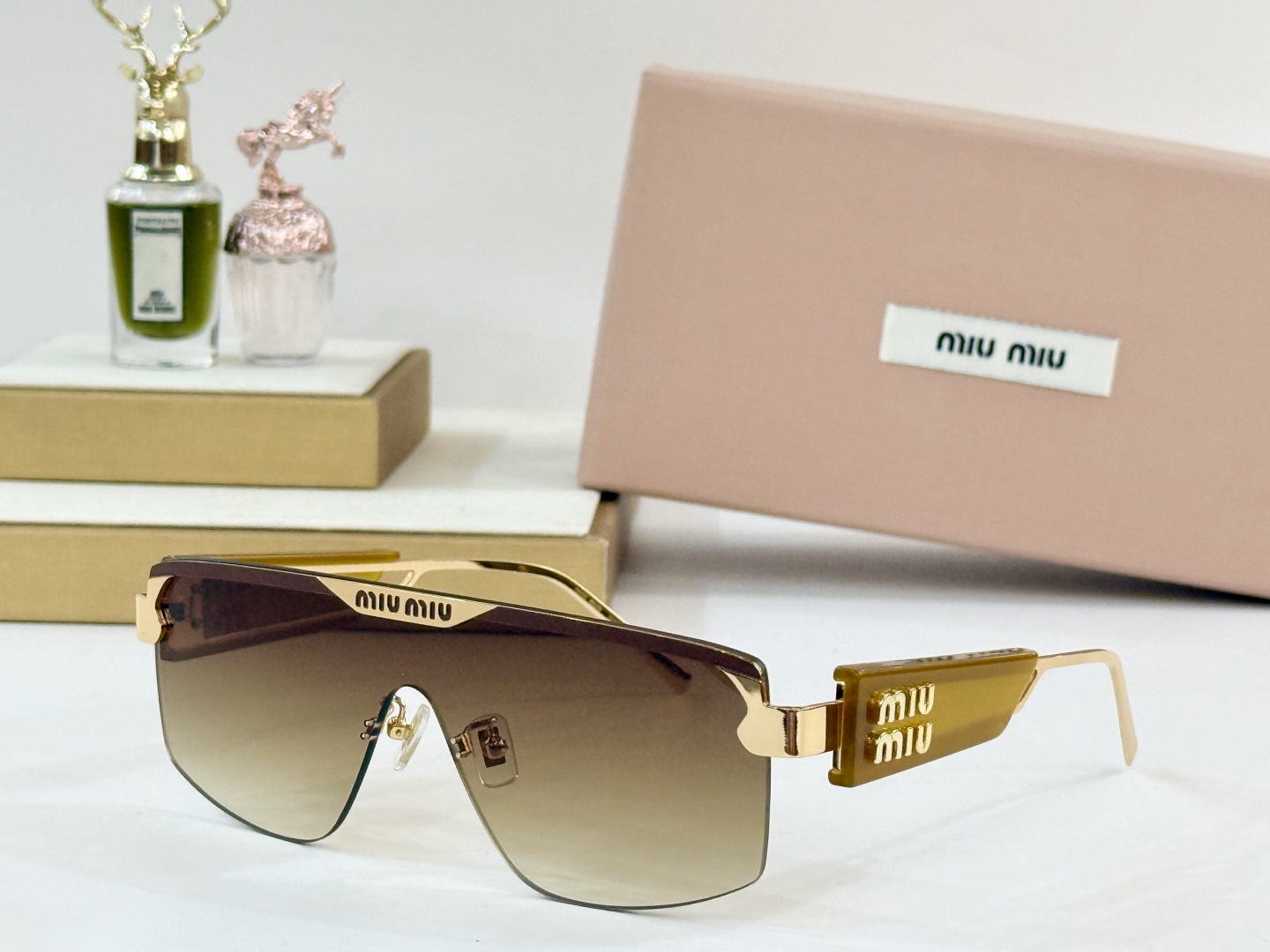   𝙈𝙄𝙐 𝙈𝙄𝙐
MOD：MU135AV
Size：133口0 142

