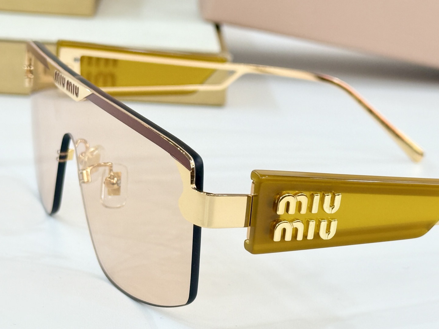   𝙈𝙄𝙐 𝙈𝙄𝙐
MOD：MU135AV
Size：133口0 142
