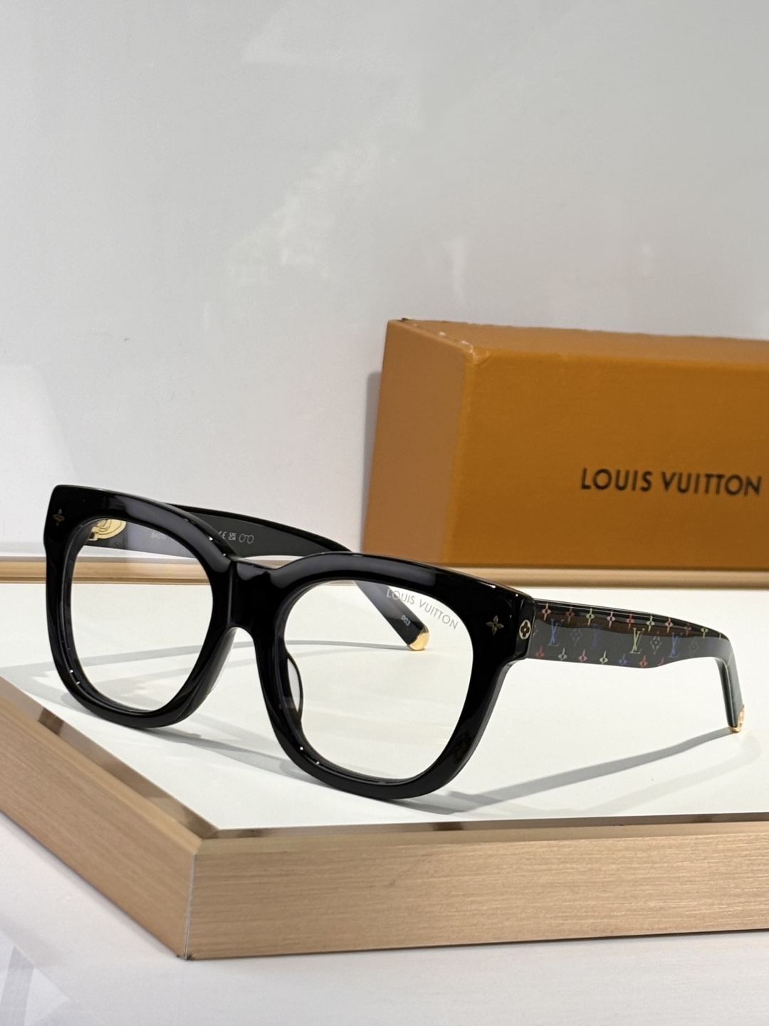  LOUI*
ModZ2725W
Size54-17-145

