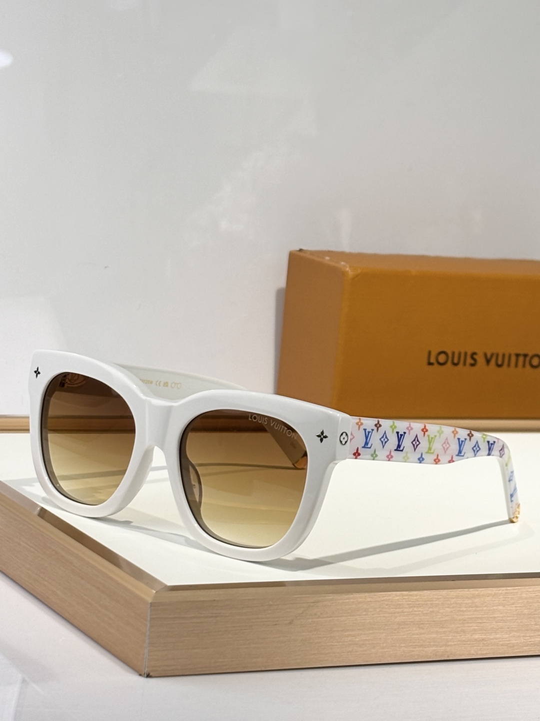  LOUI*
ModZ2725W
Size54-17-145
