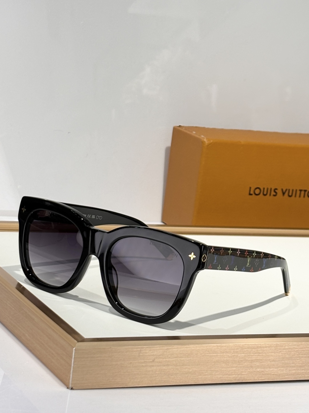  LOUI*
ModZ2725W
Size54-17-145
