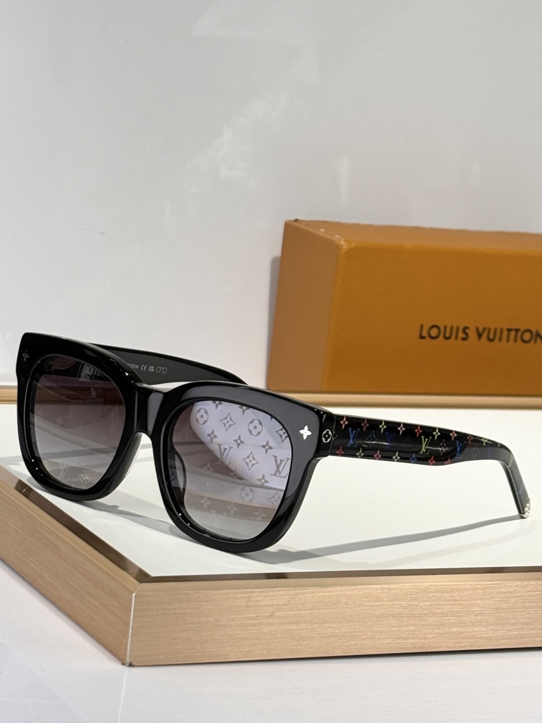  LOUI*
ModZ2725W
Size54-17-145
