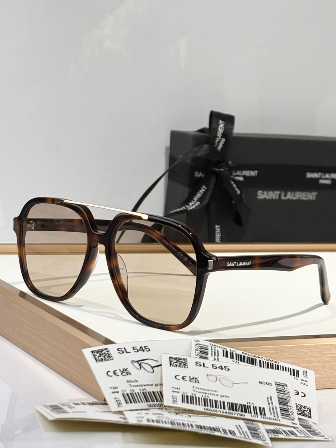  SAINT LAUREN*
TOP QUALITY 
𝑦𝑠𝑙火爆程度毋庸置疑
MODEL：SL545
