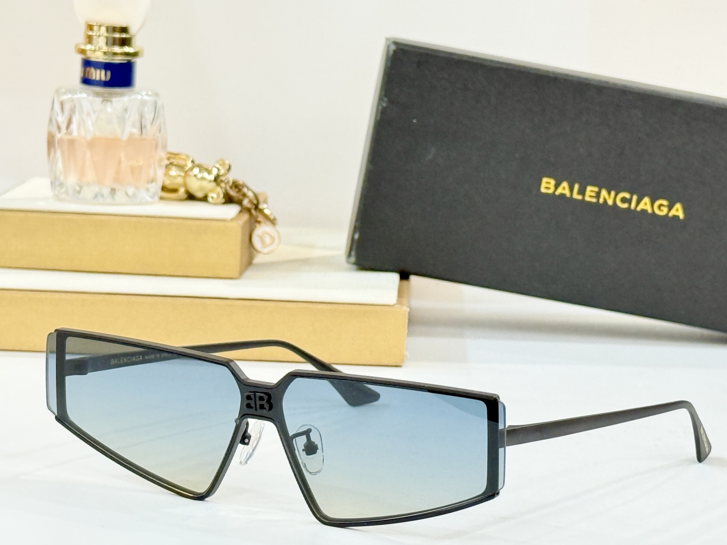  BALENCIAGA
MOD：BB0192S
Size：62口13 145
