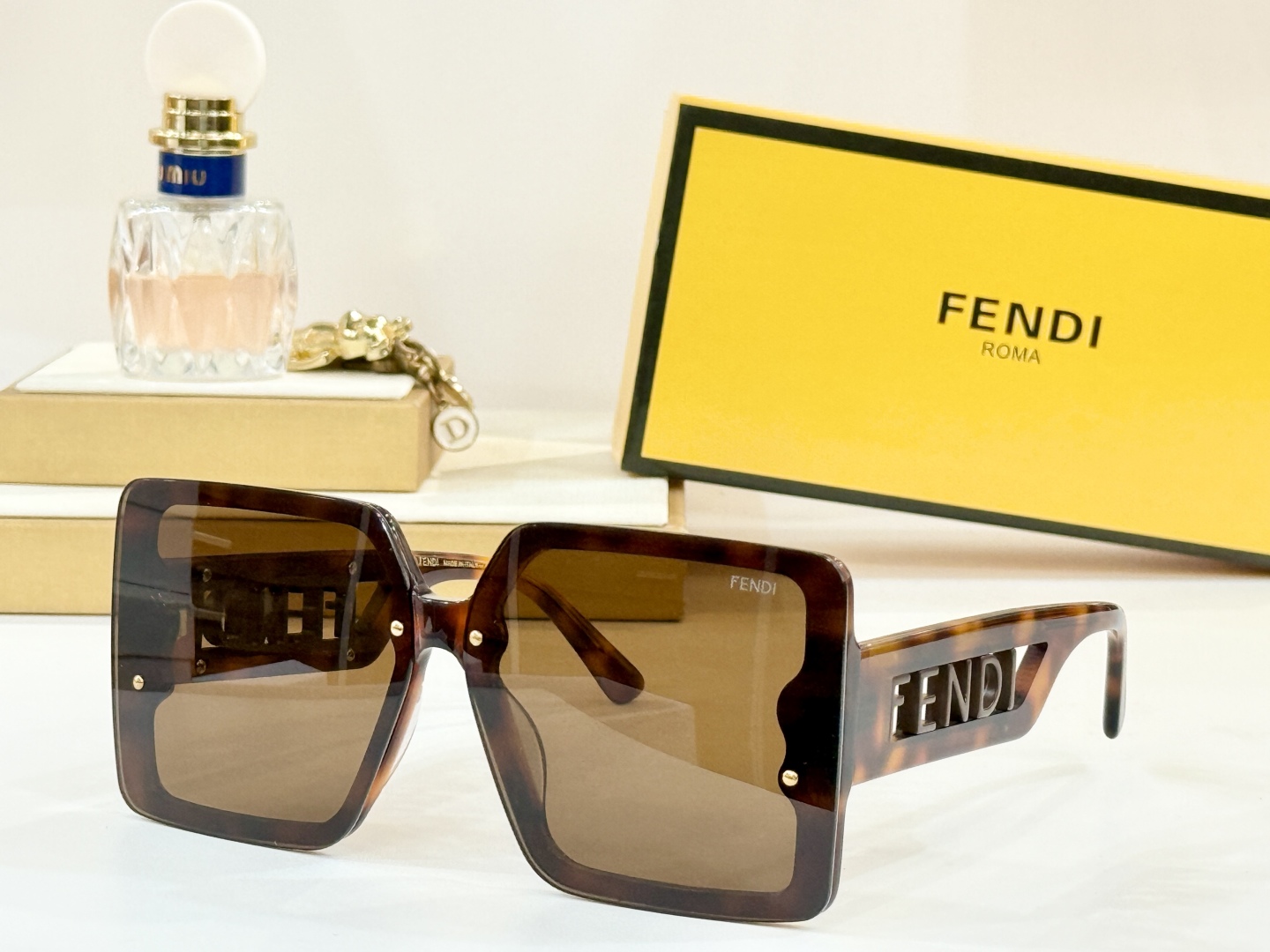  FENDI
MOD：807/9O
Size：69口10 145
